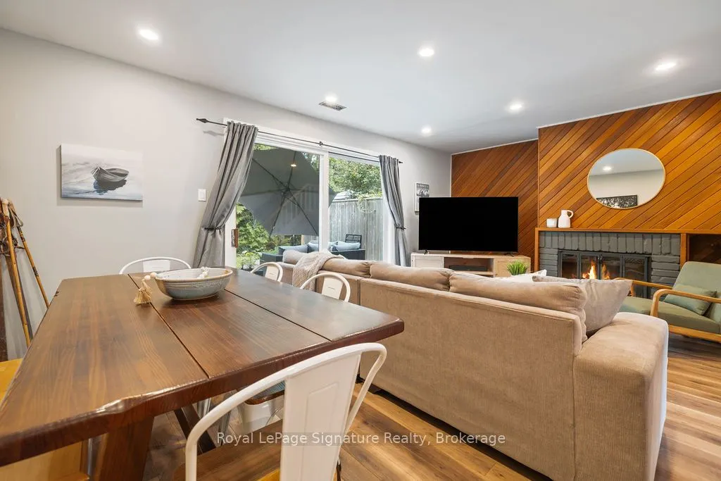 124 ESCARPMENT Crescent, #2