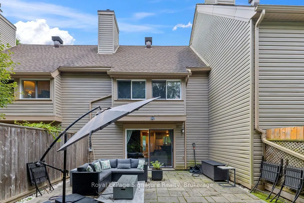 124 ESCARPMENT Crescent, #2