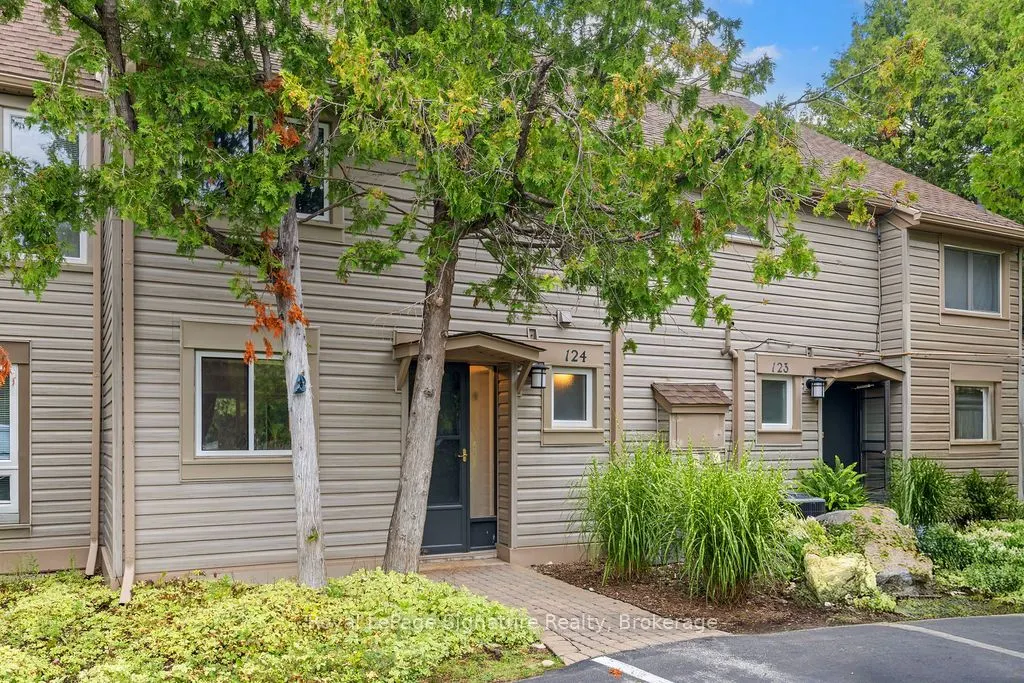124 ESCARPMENT Crescent, #2