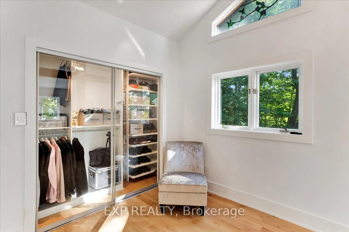 11 Crestwood Drive