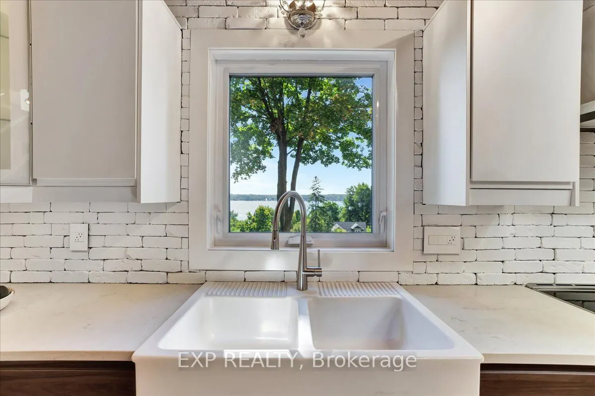 11 Crestwood Drive