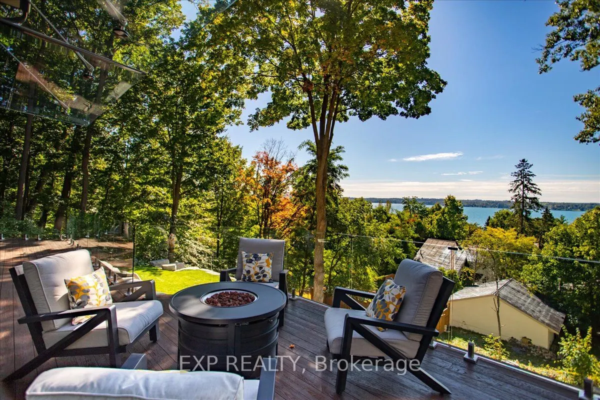 11 Crestwood Drive