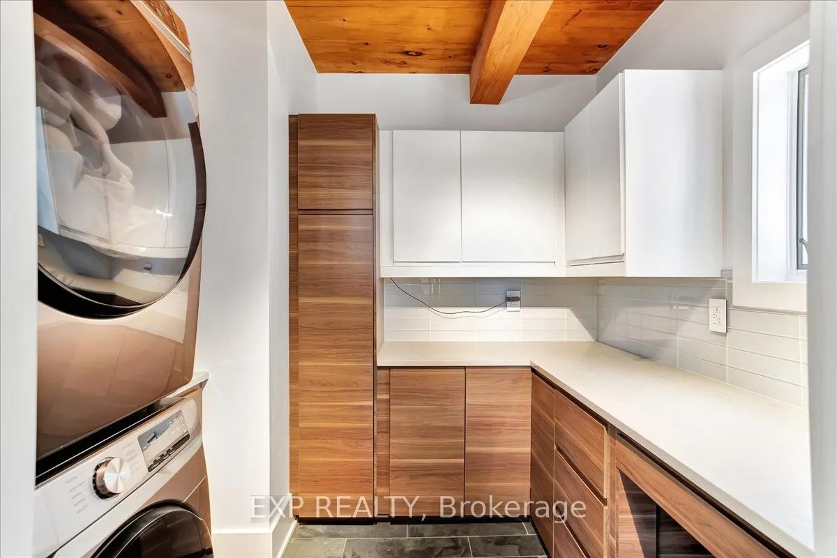 11 Crestwood Drive