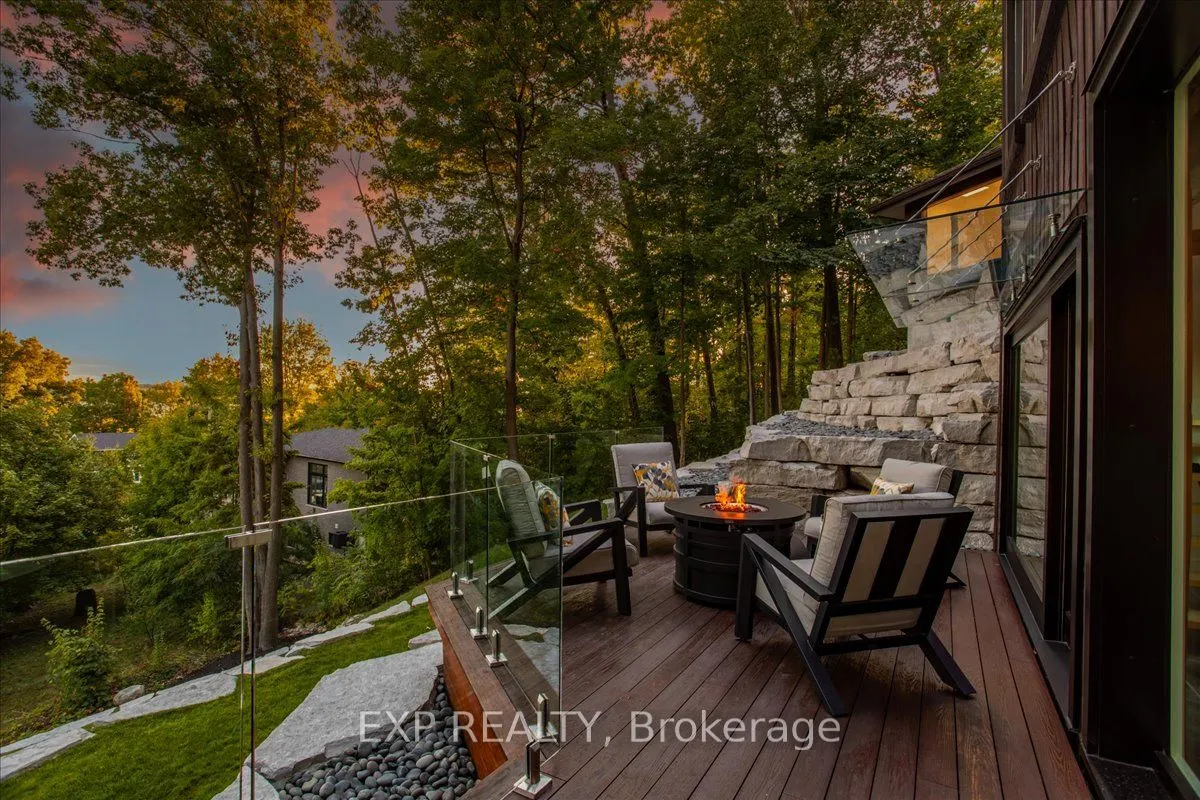 11 Crestwood Drive