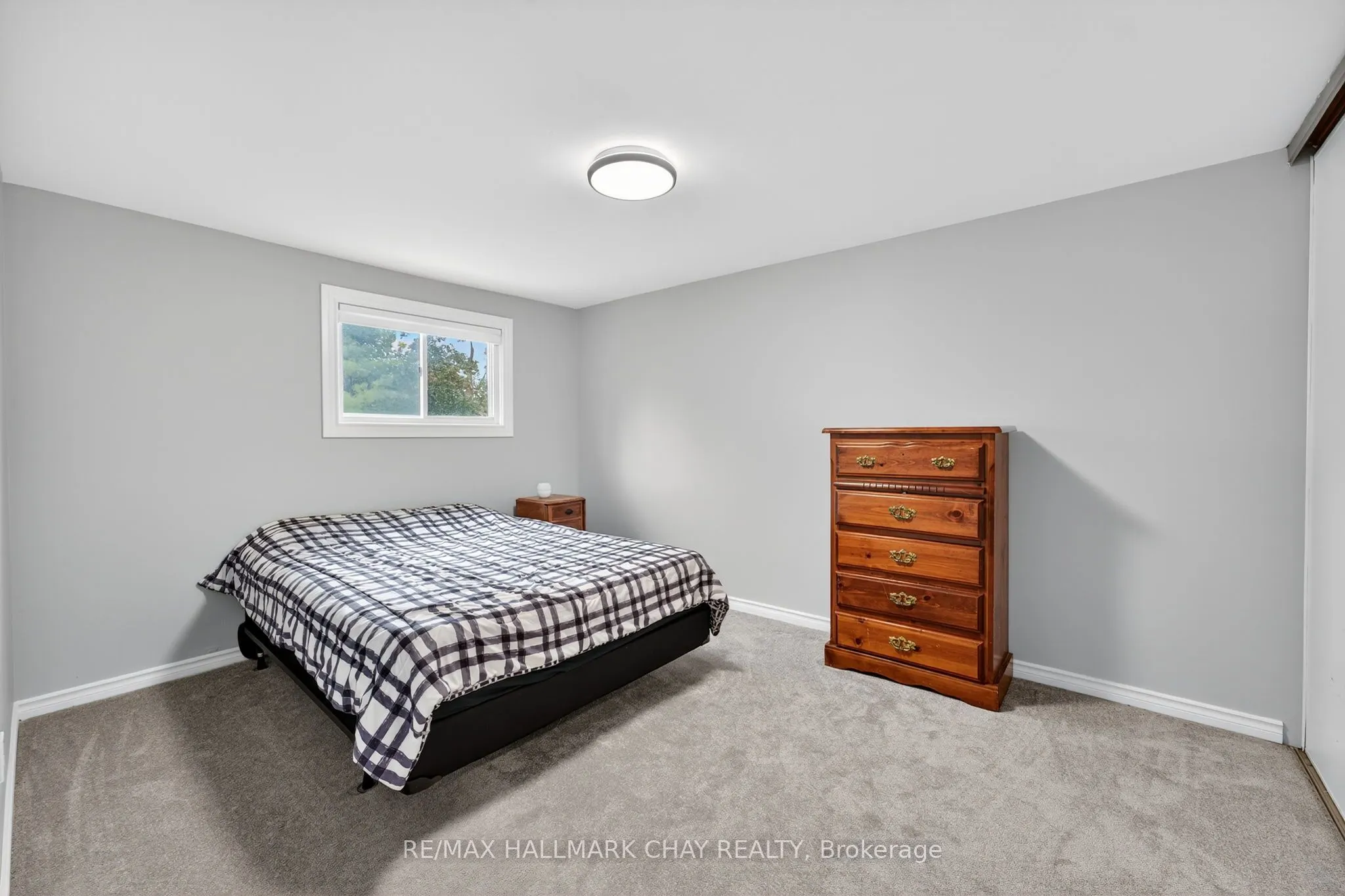 36 Mowat Crescent