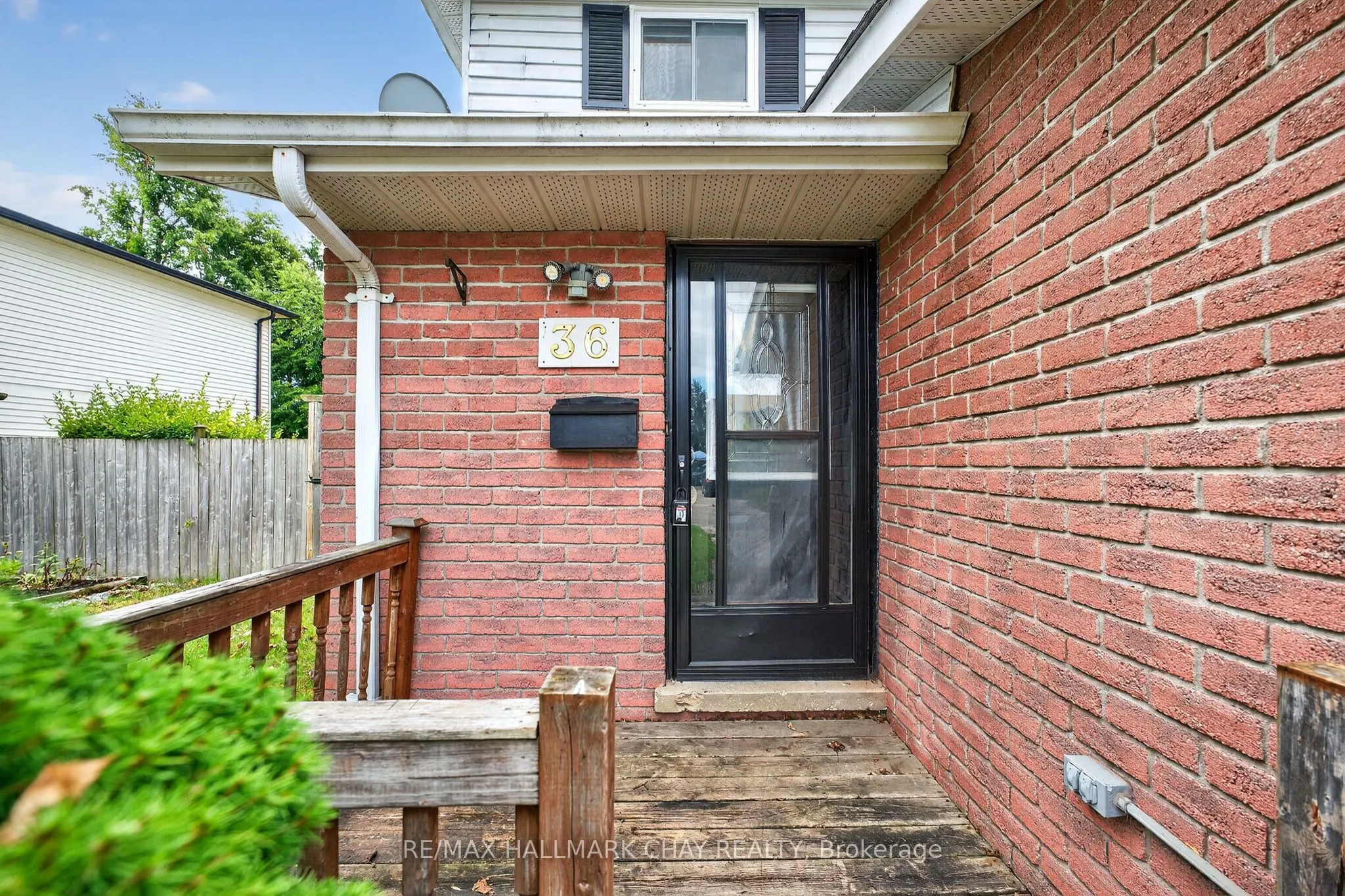 36 Mowat Crescent