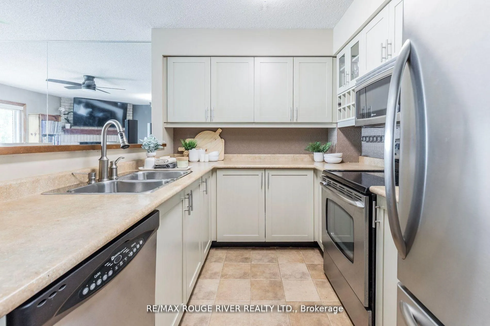 8 Ramblings Way SE, #121