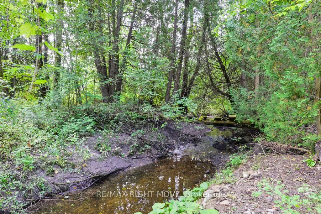 1390 Warminster Side Road