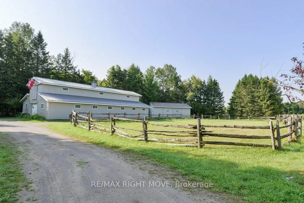 1390 Warminster Side Road