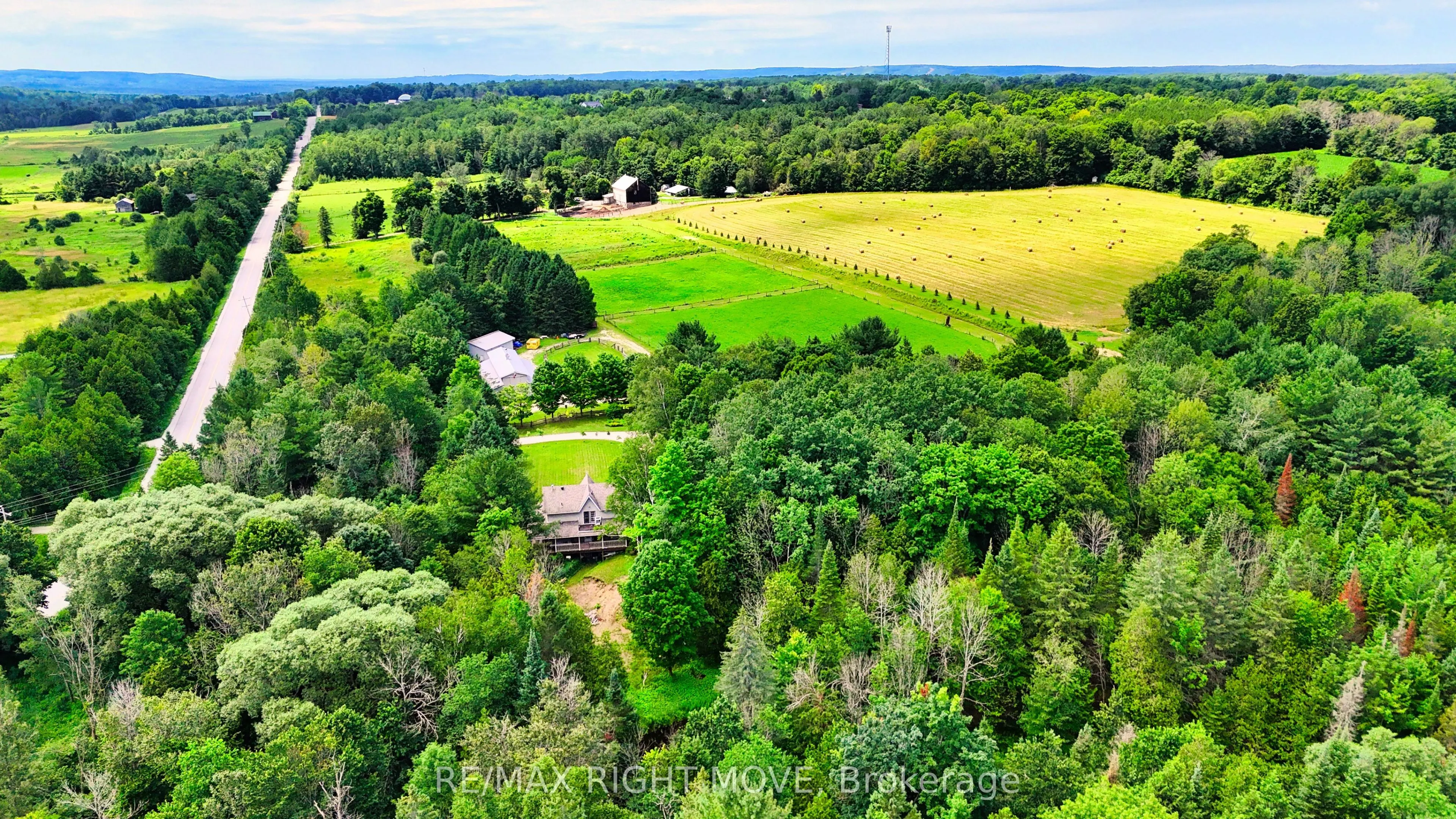 1390 Warminster Side Road