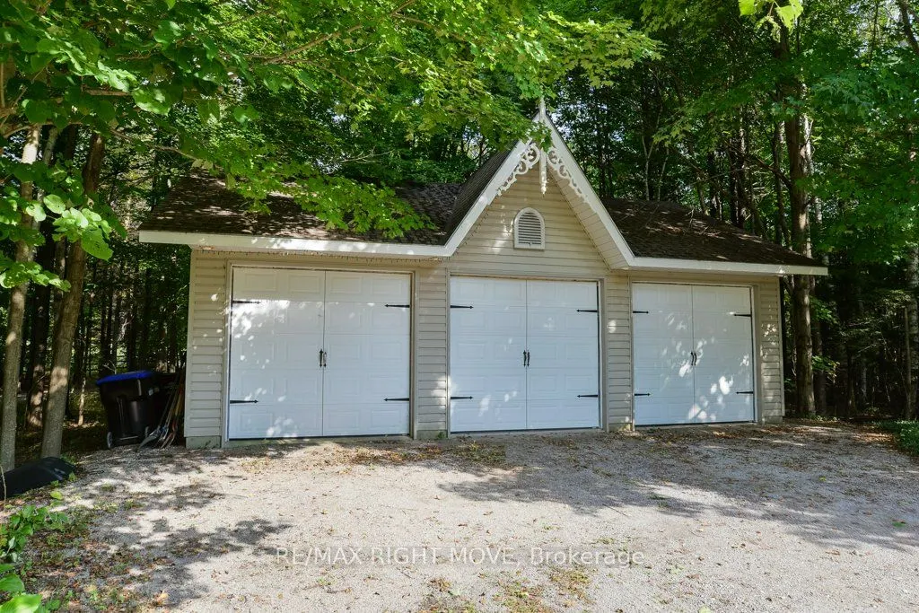 1390 Warminster Side Road