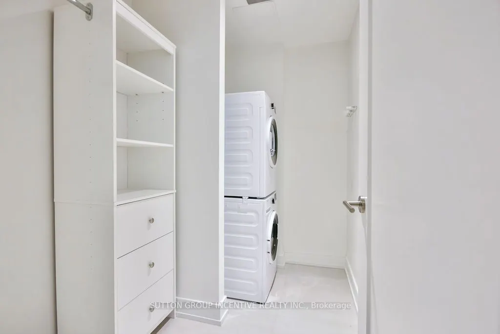 185 Dunlop Street E, #713