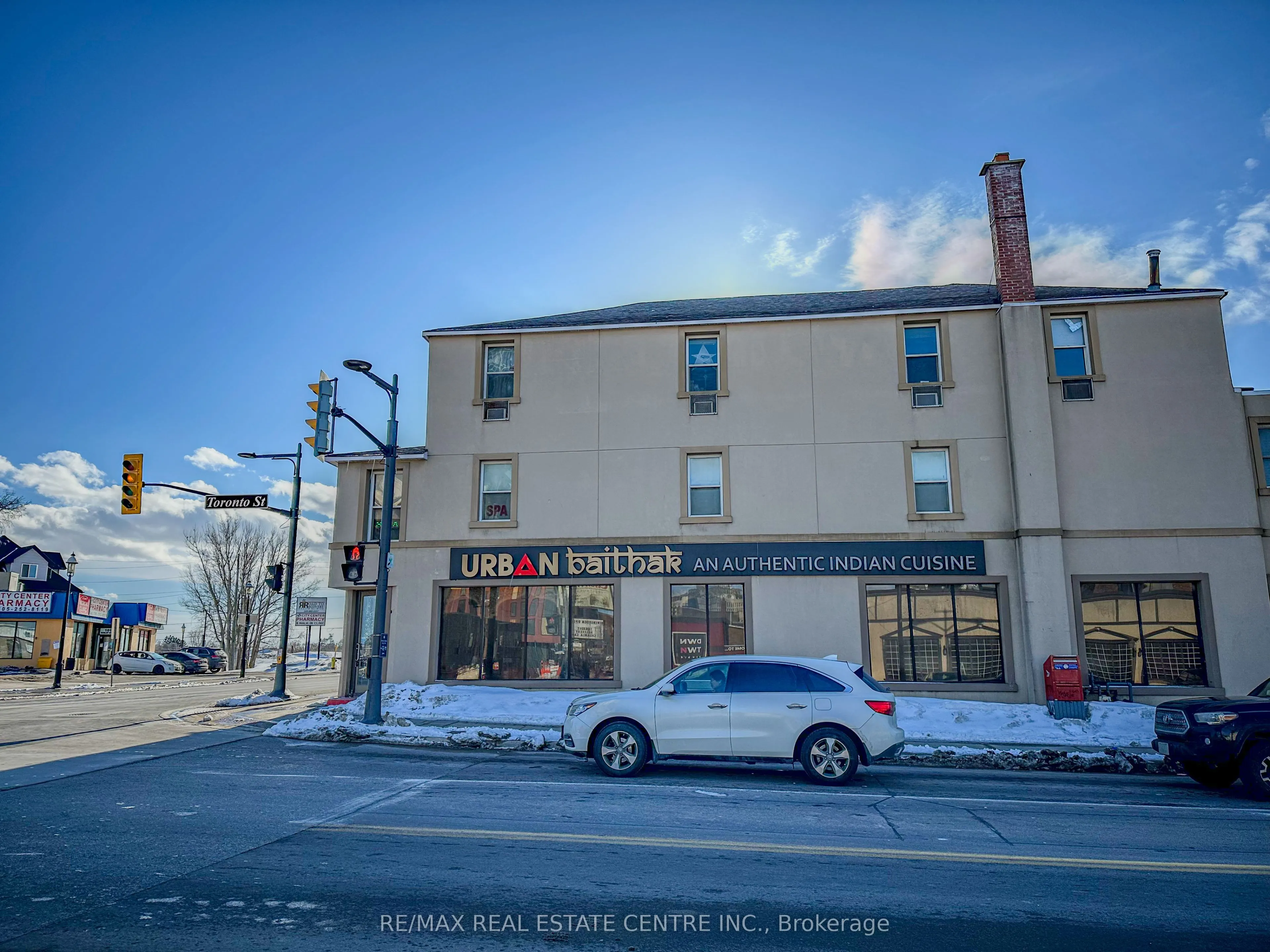 94 Dunlop Street W