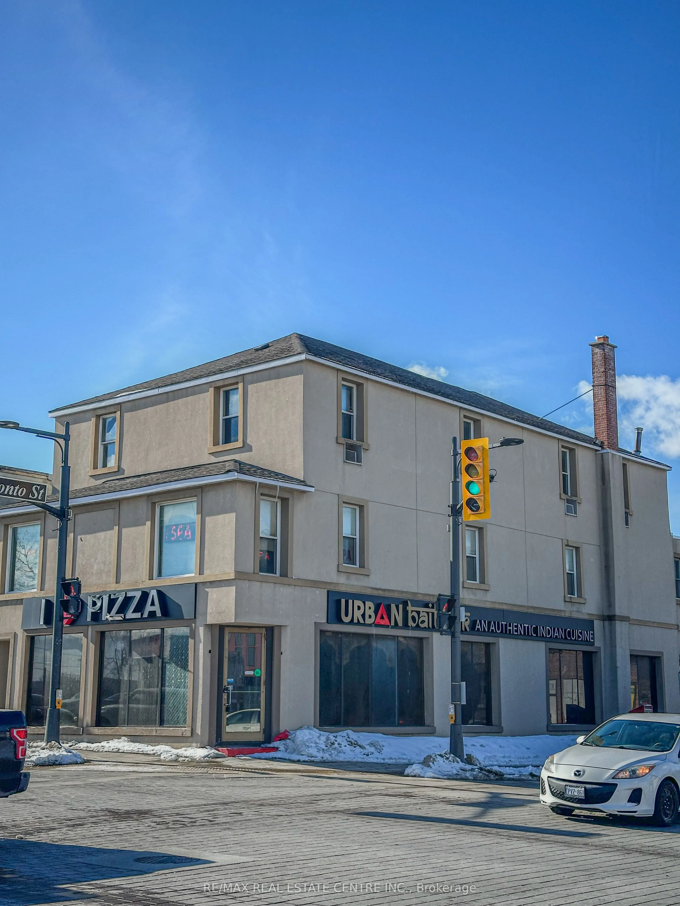 94 Dunlop Street W