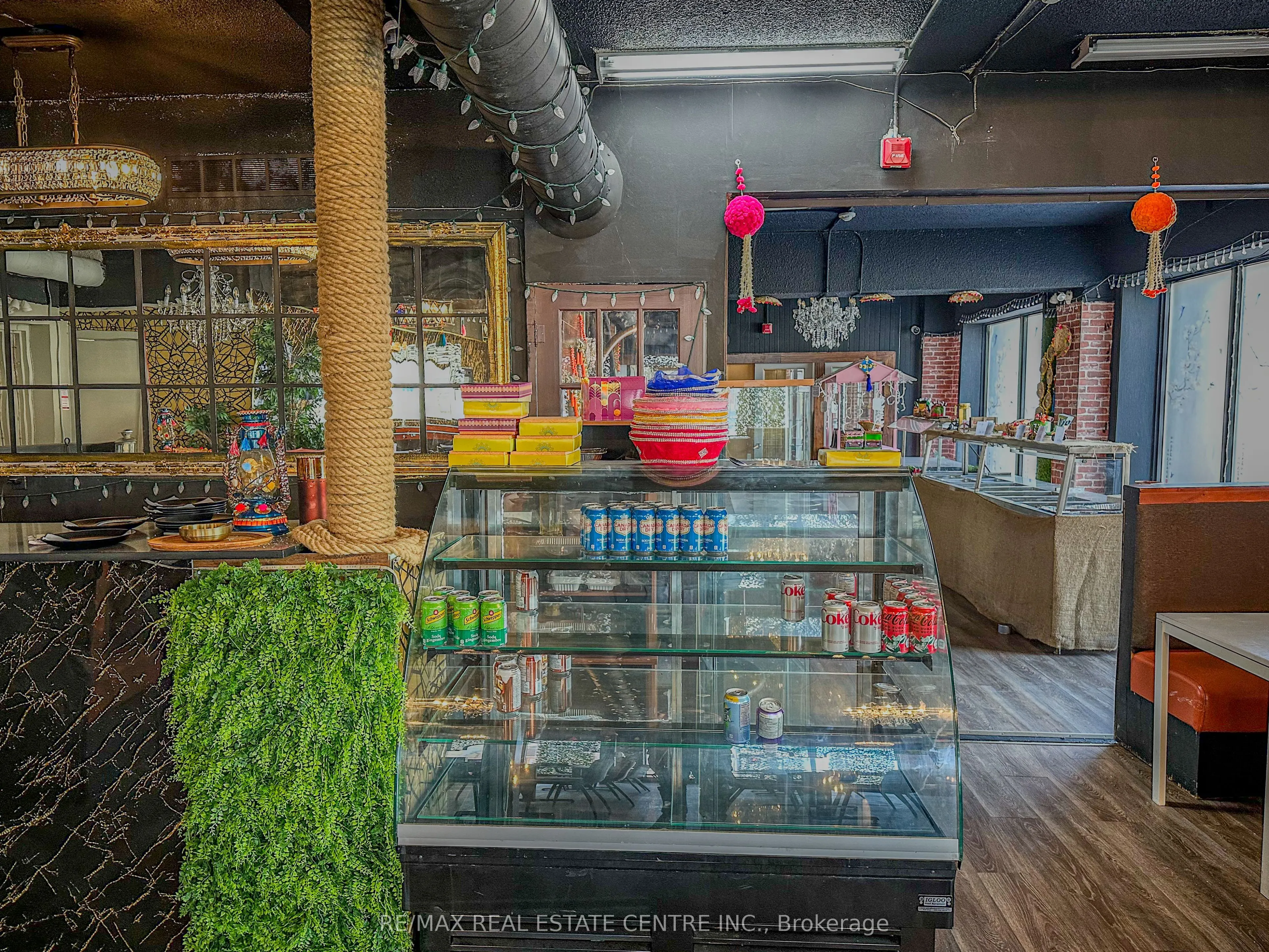 94 Dunlop Street W