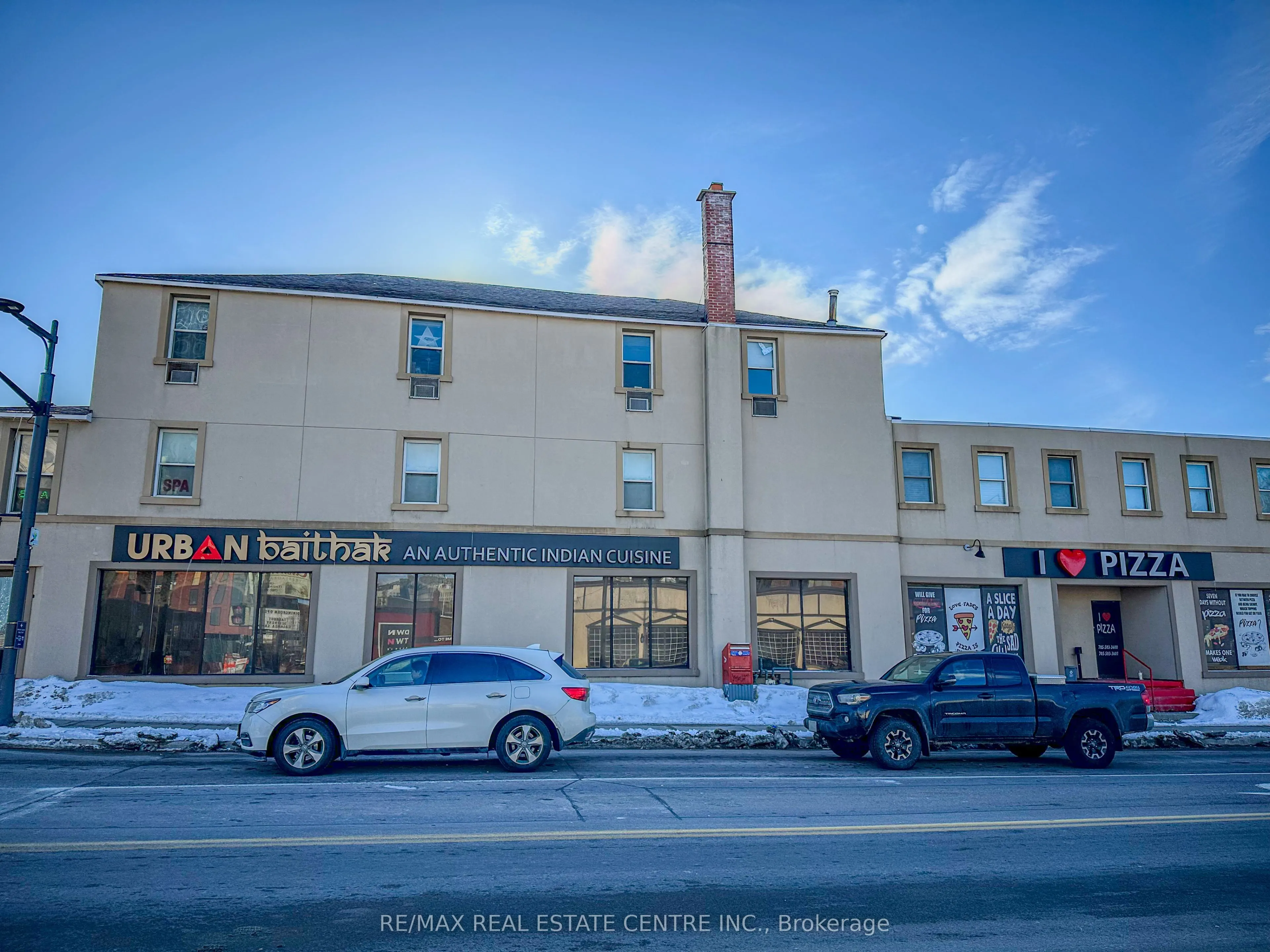 94 Dunlop Street W
