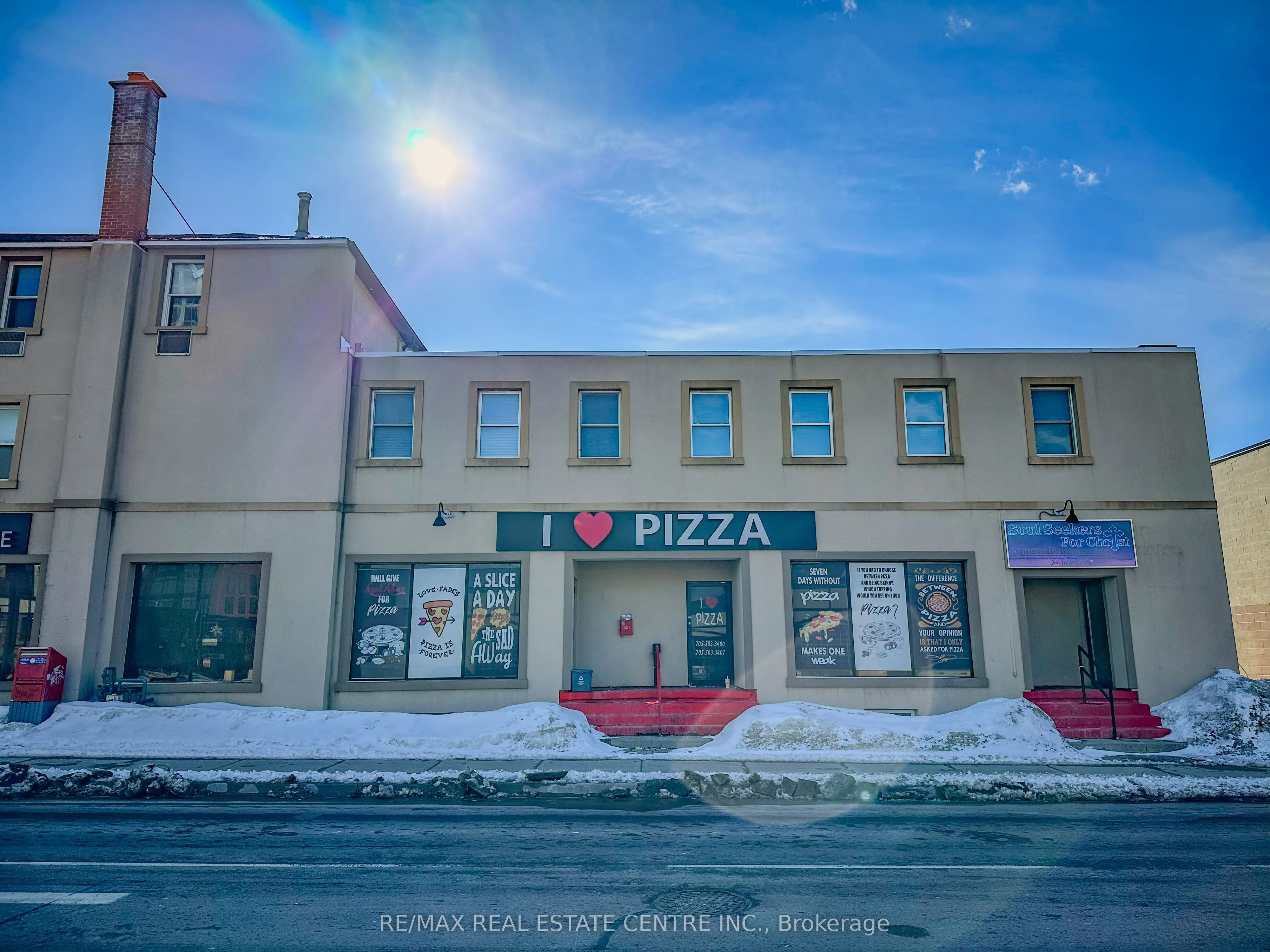 94 Dunlop Street W