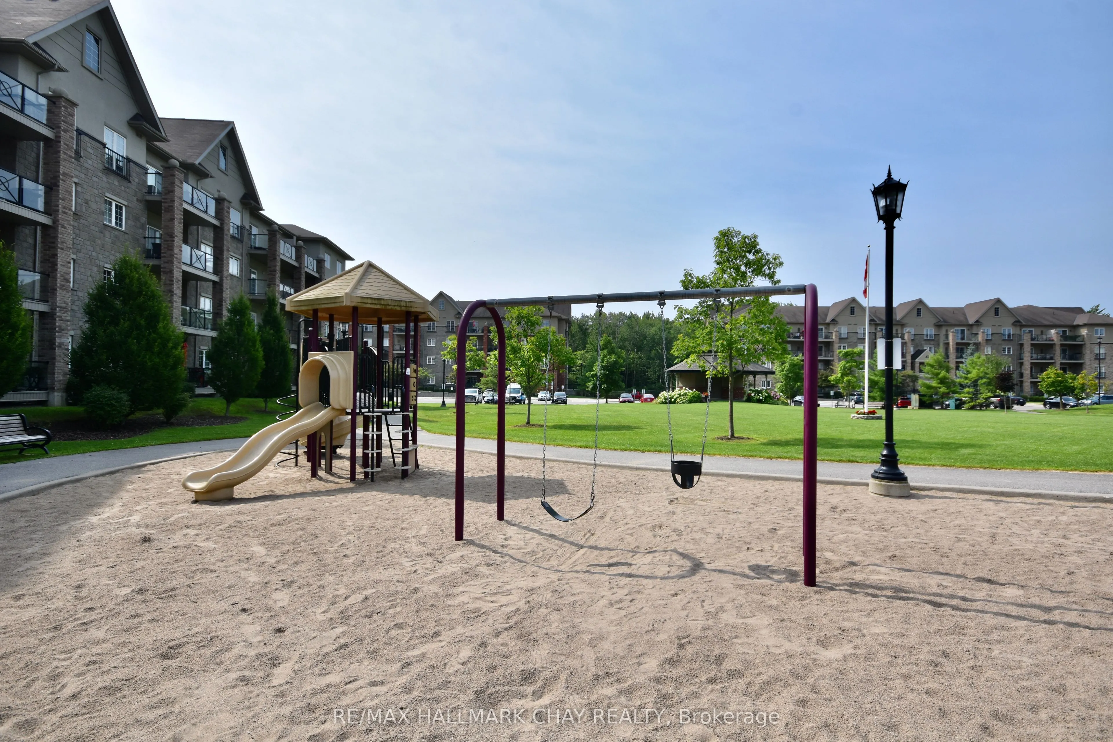 43 Ferndale Drive S, #207