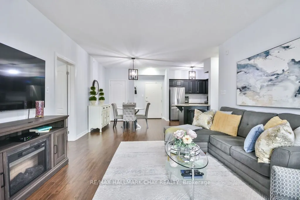 43 Ferndale Drive S, #207