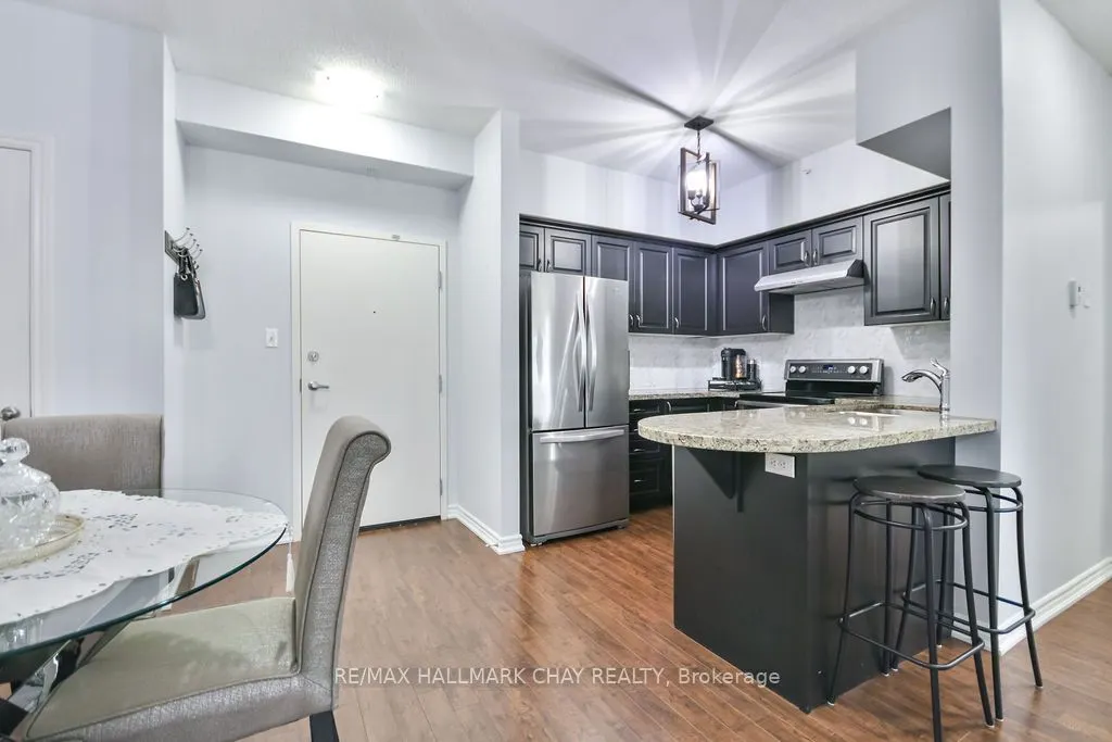 43 Ferndale Drive S, #207