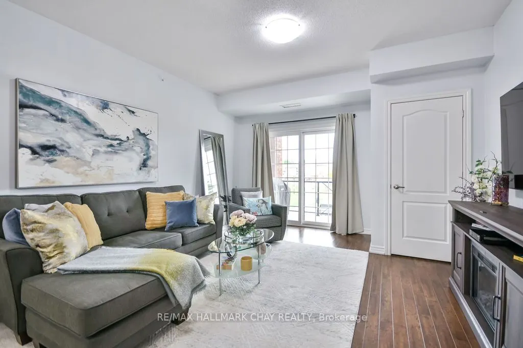 43 Ferndale Drive S, #207