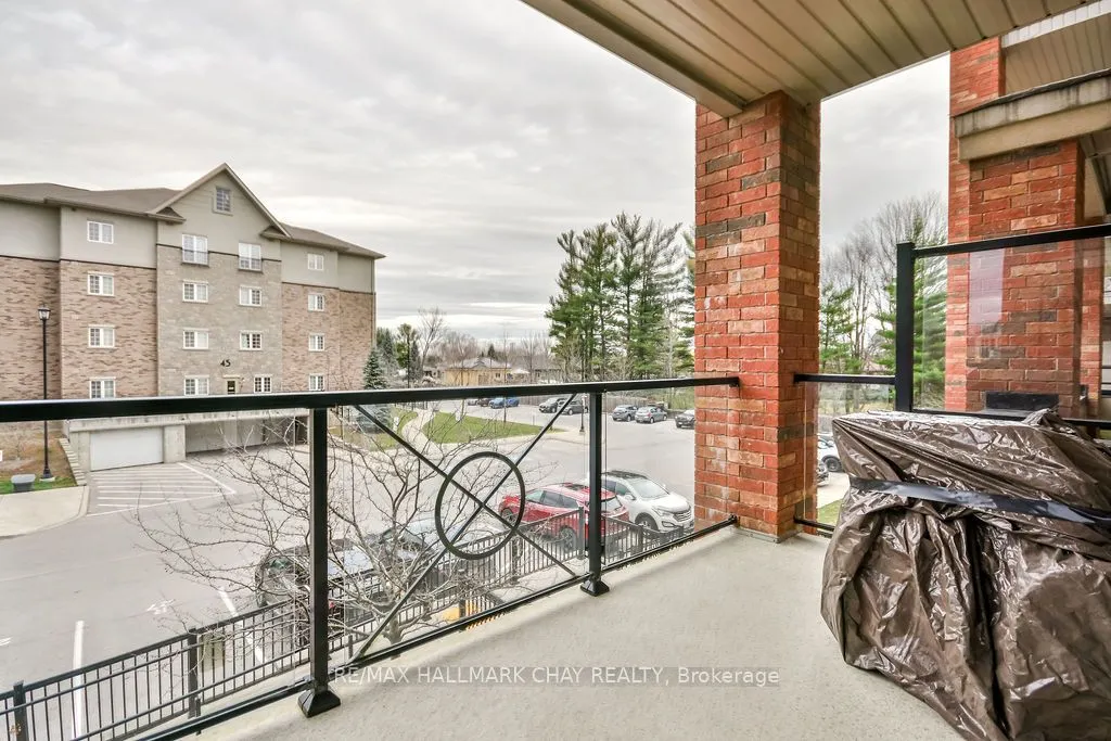 43 Ferndale Drive S, #207