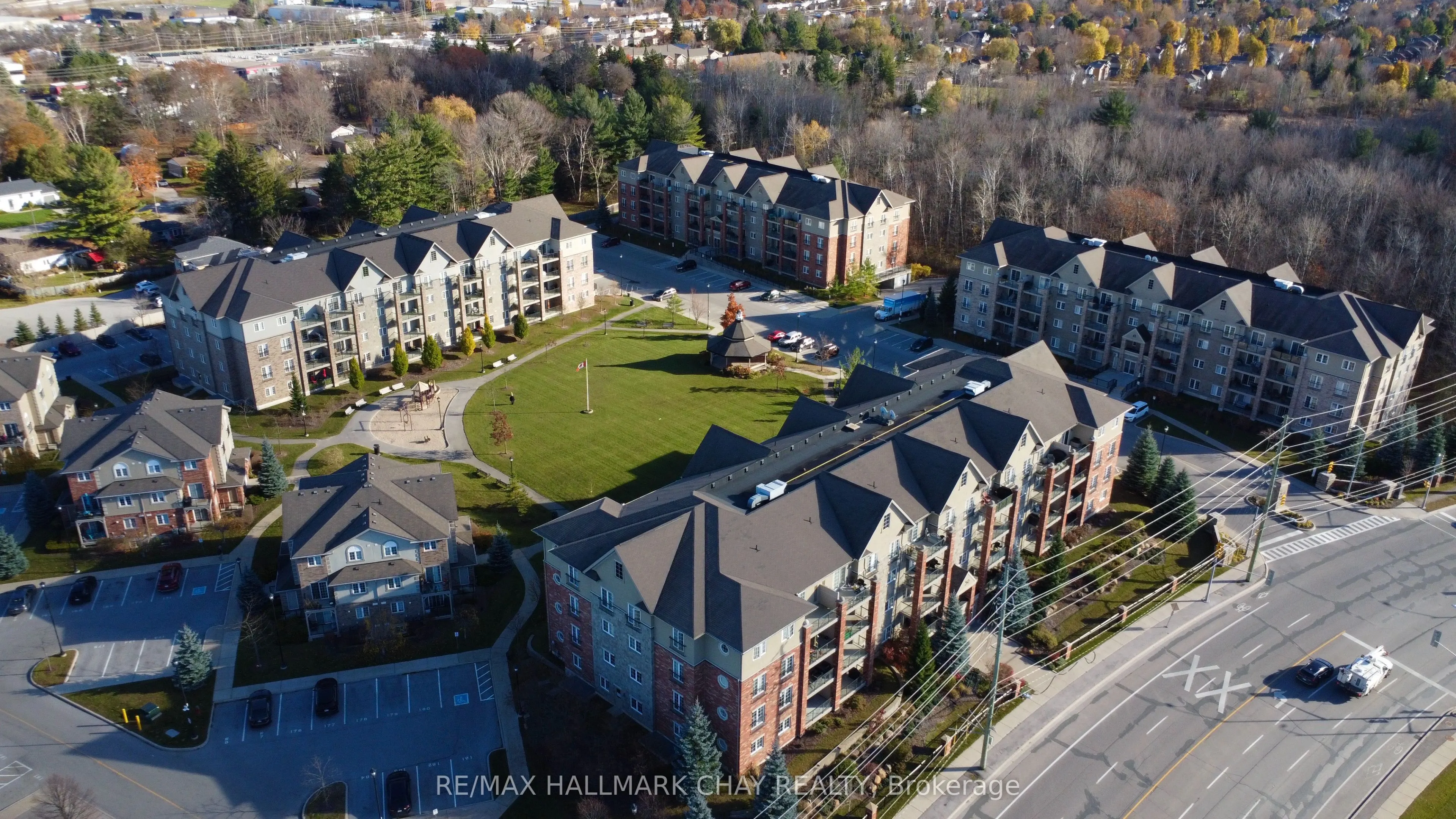43 Ferndale Drive S, #207