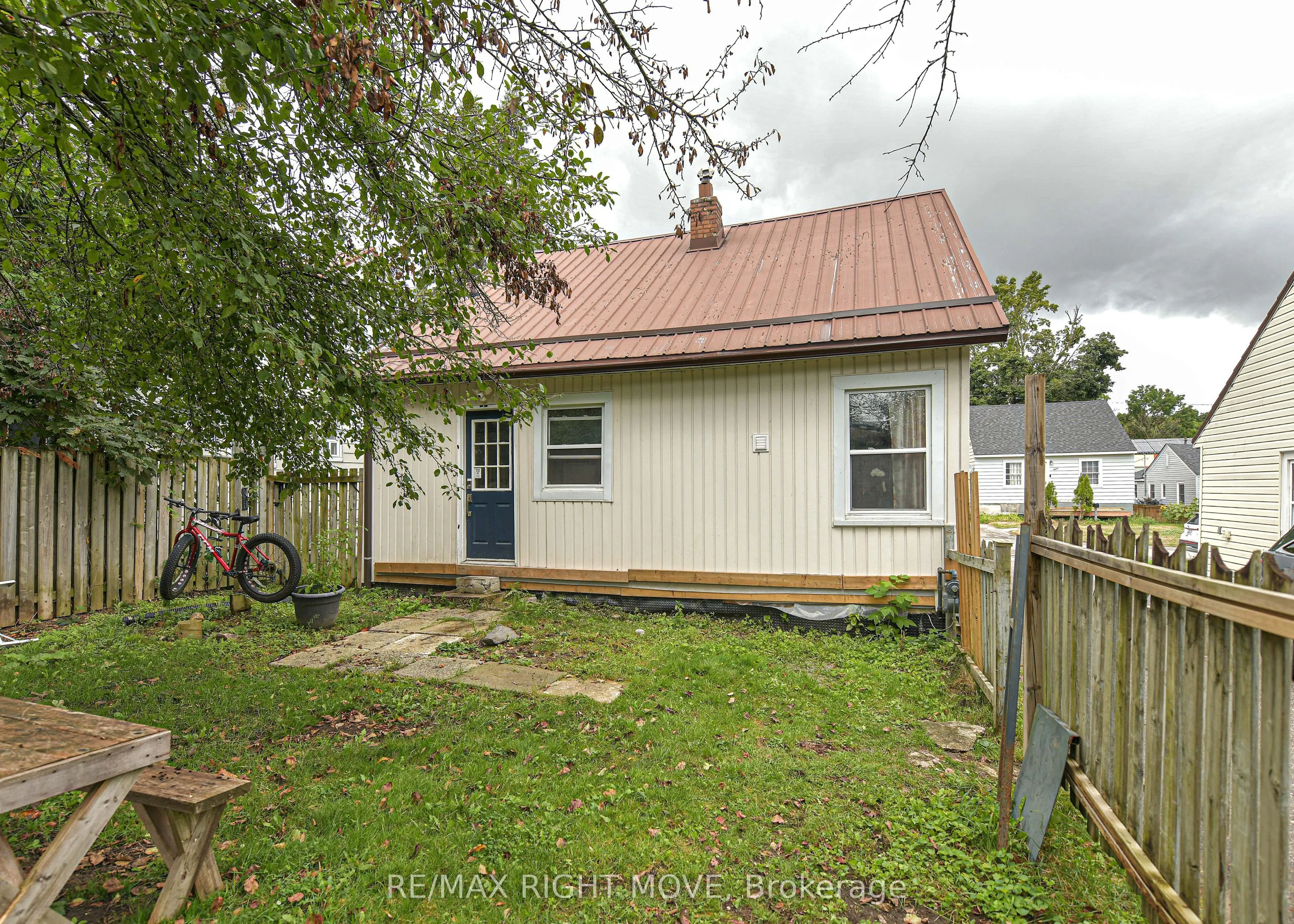 18 Albany Avenue