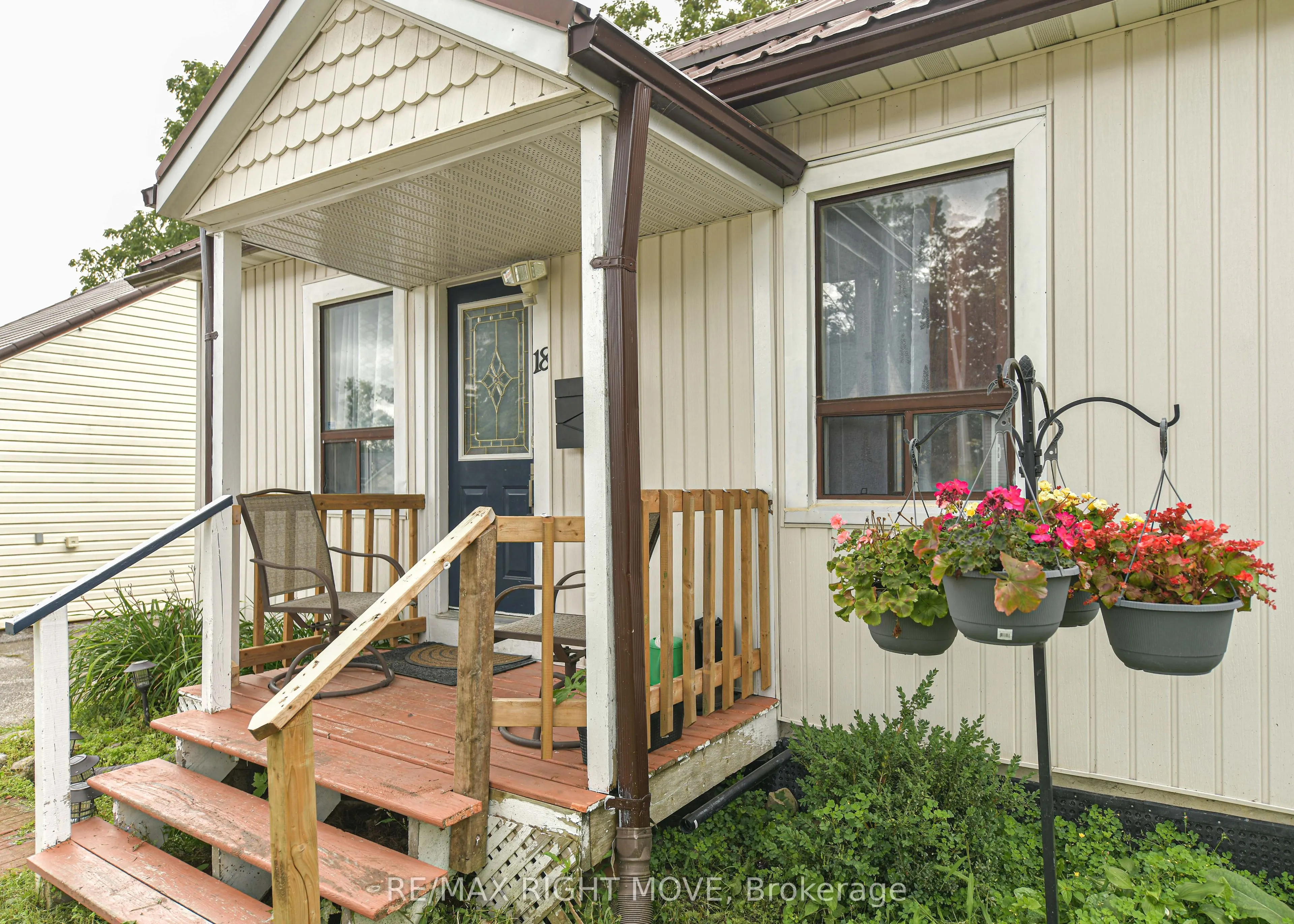 18 Albany Avenue