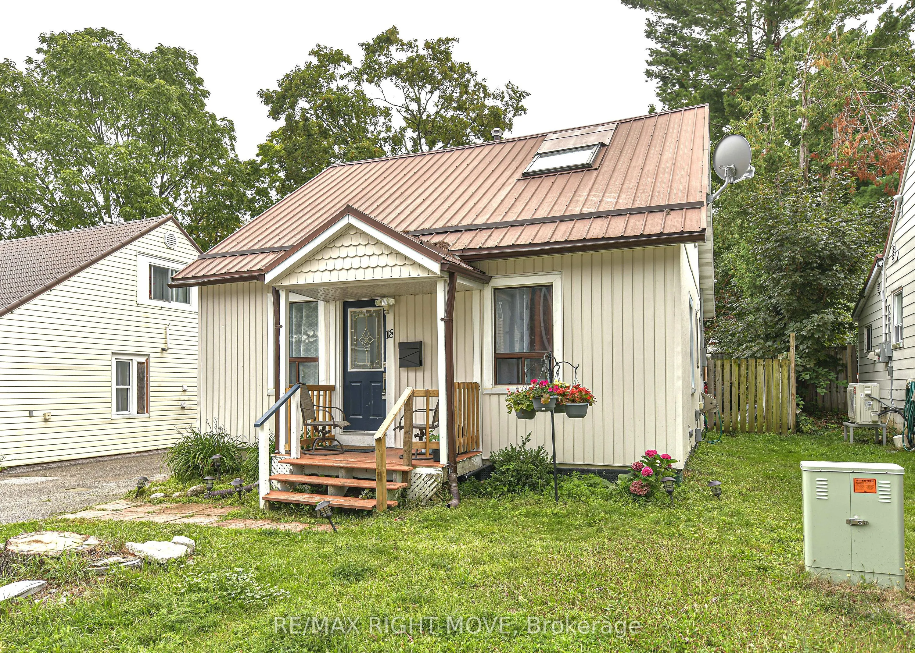 18 Albany Avenue
