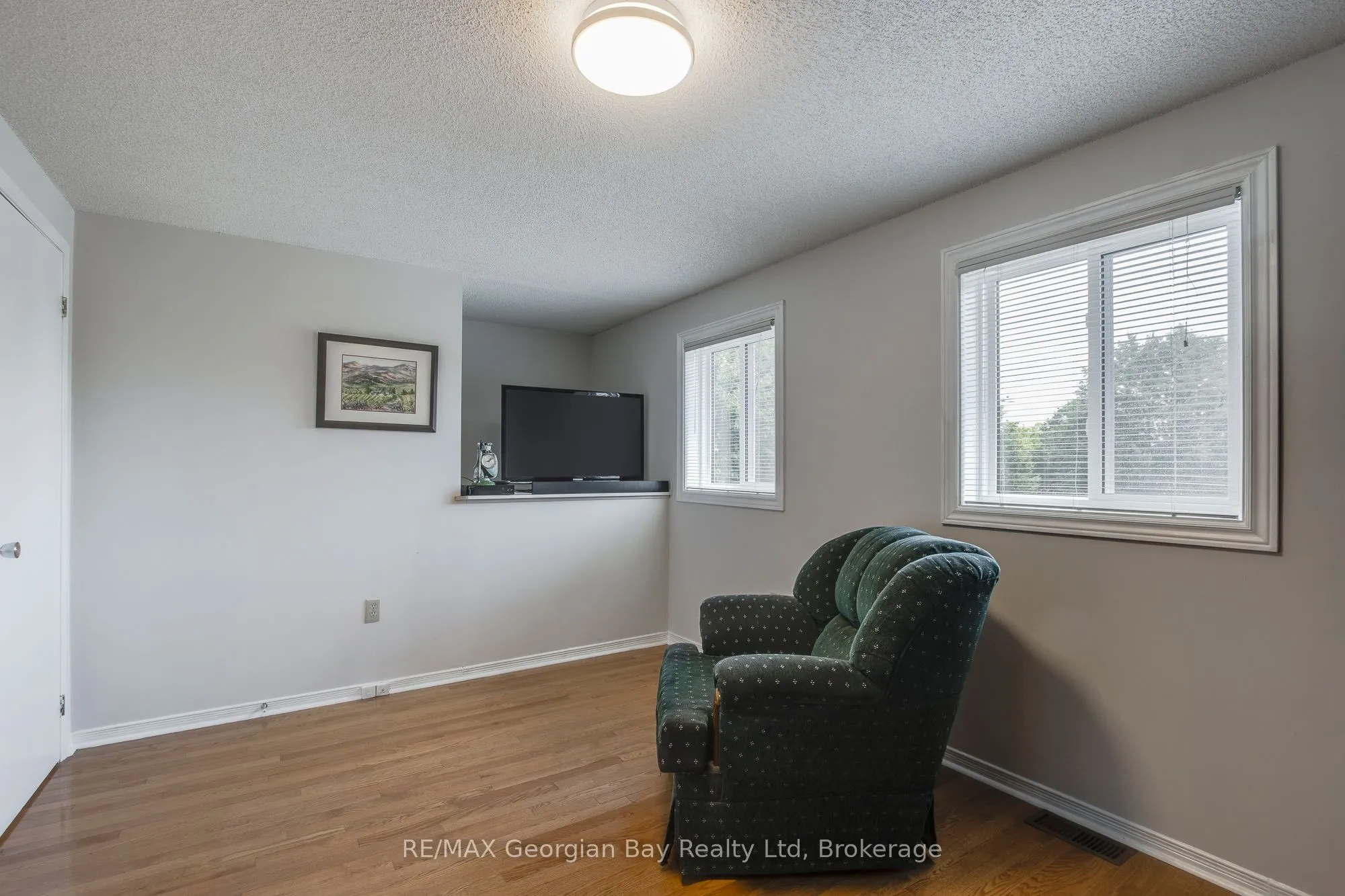 328 Rose Crescent