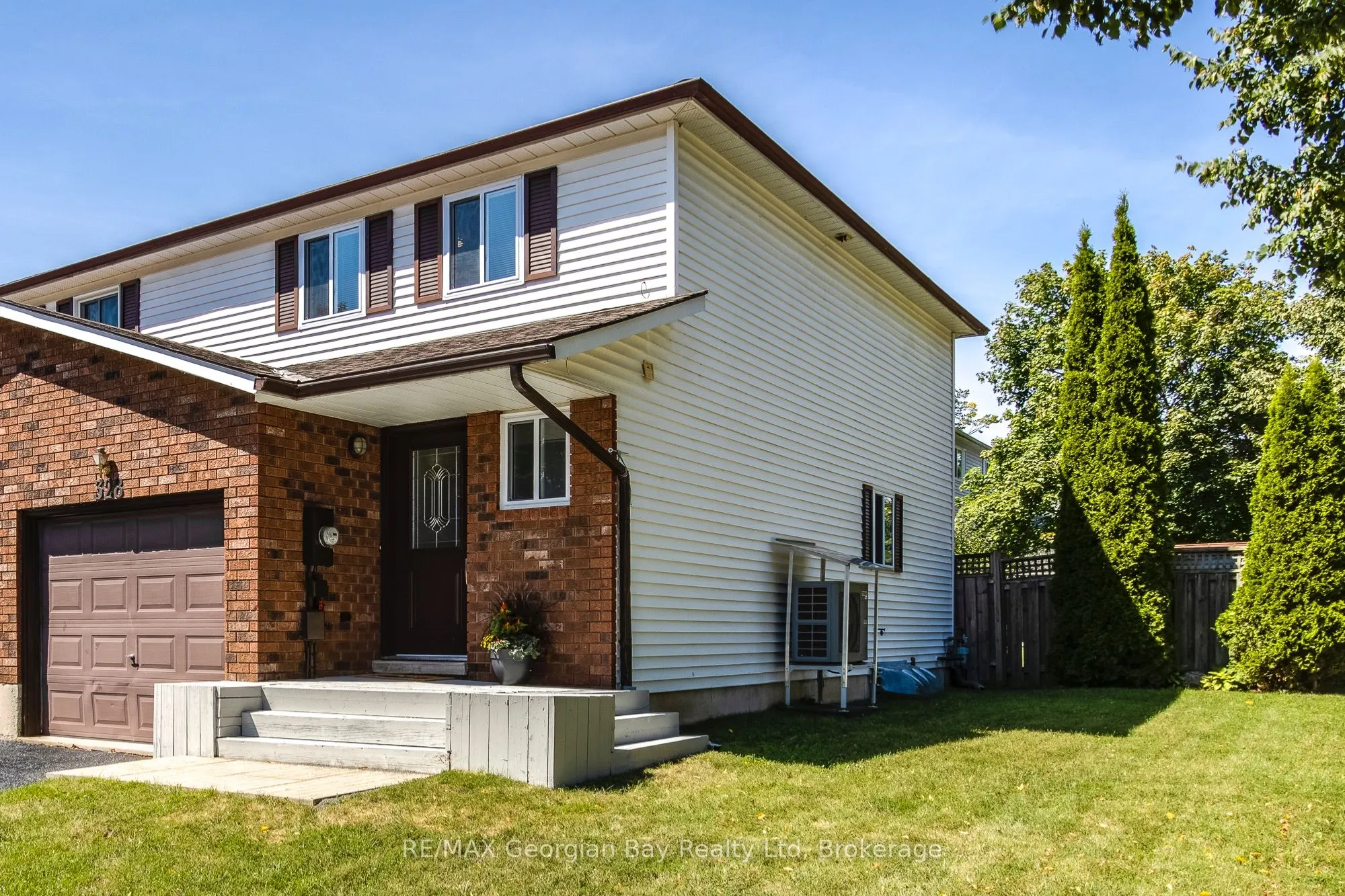 328 Rose Crescent