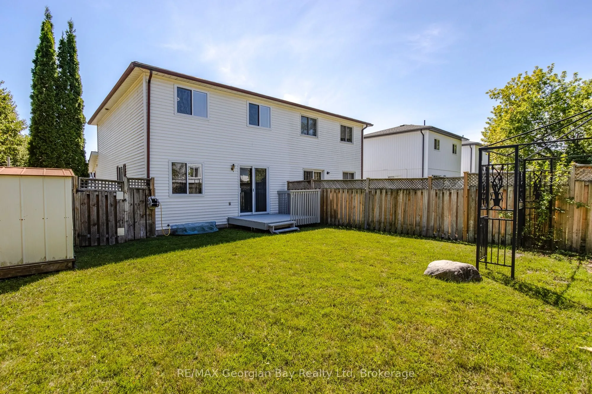 328 Rose Crescent