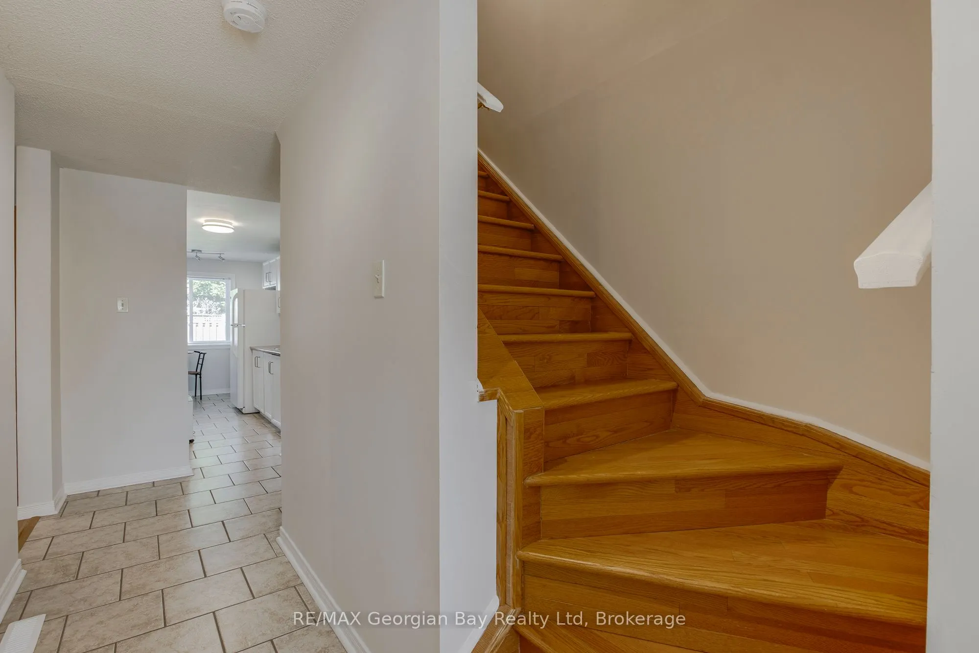 328 Rose Crescent