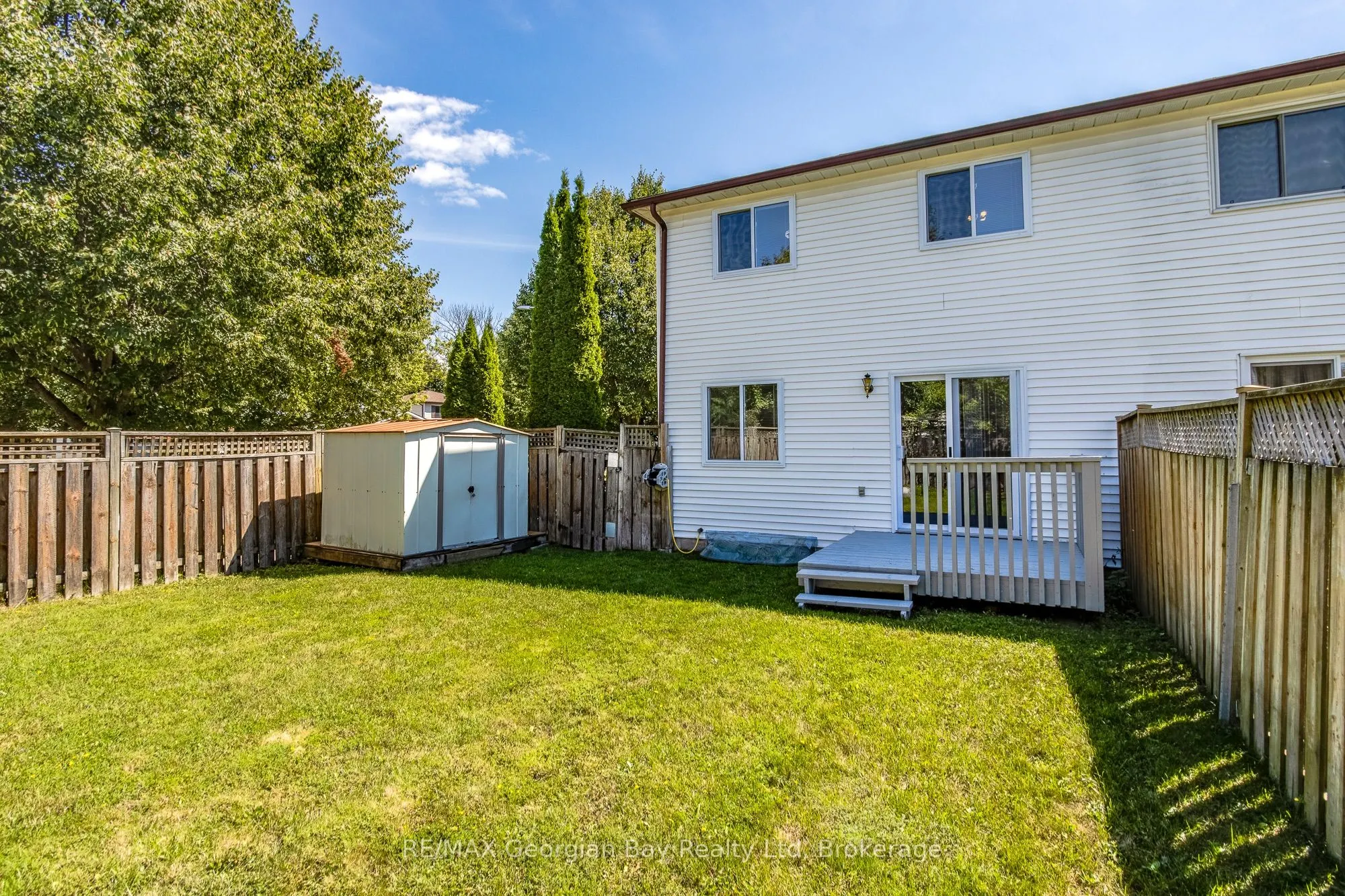 328 Rose Crescent