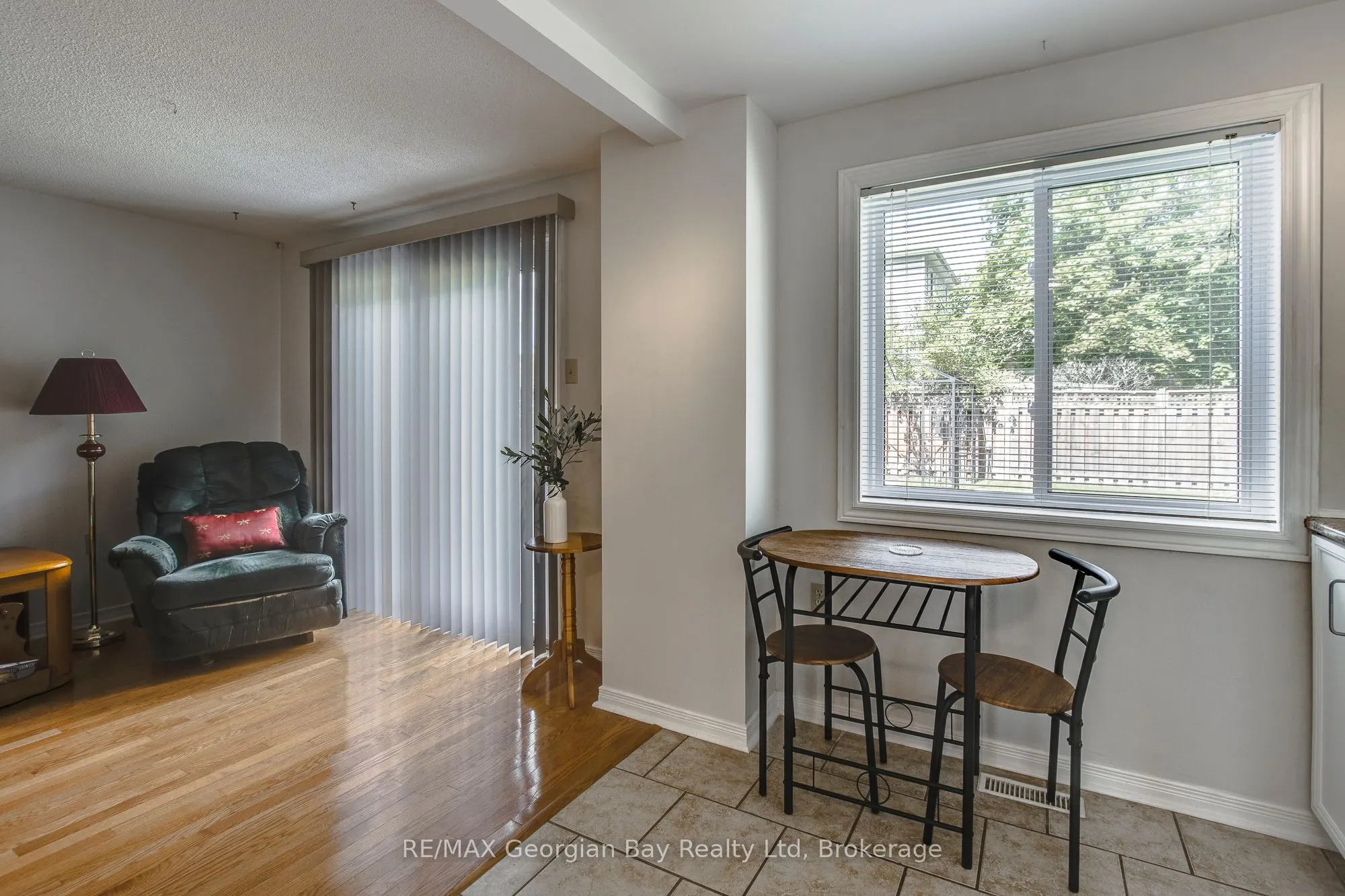 328 Rose Crescent