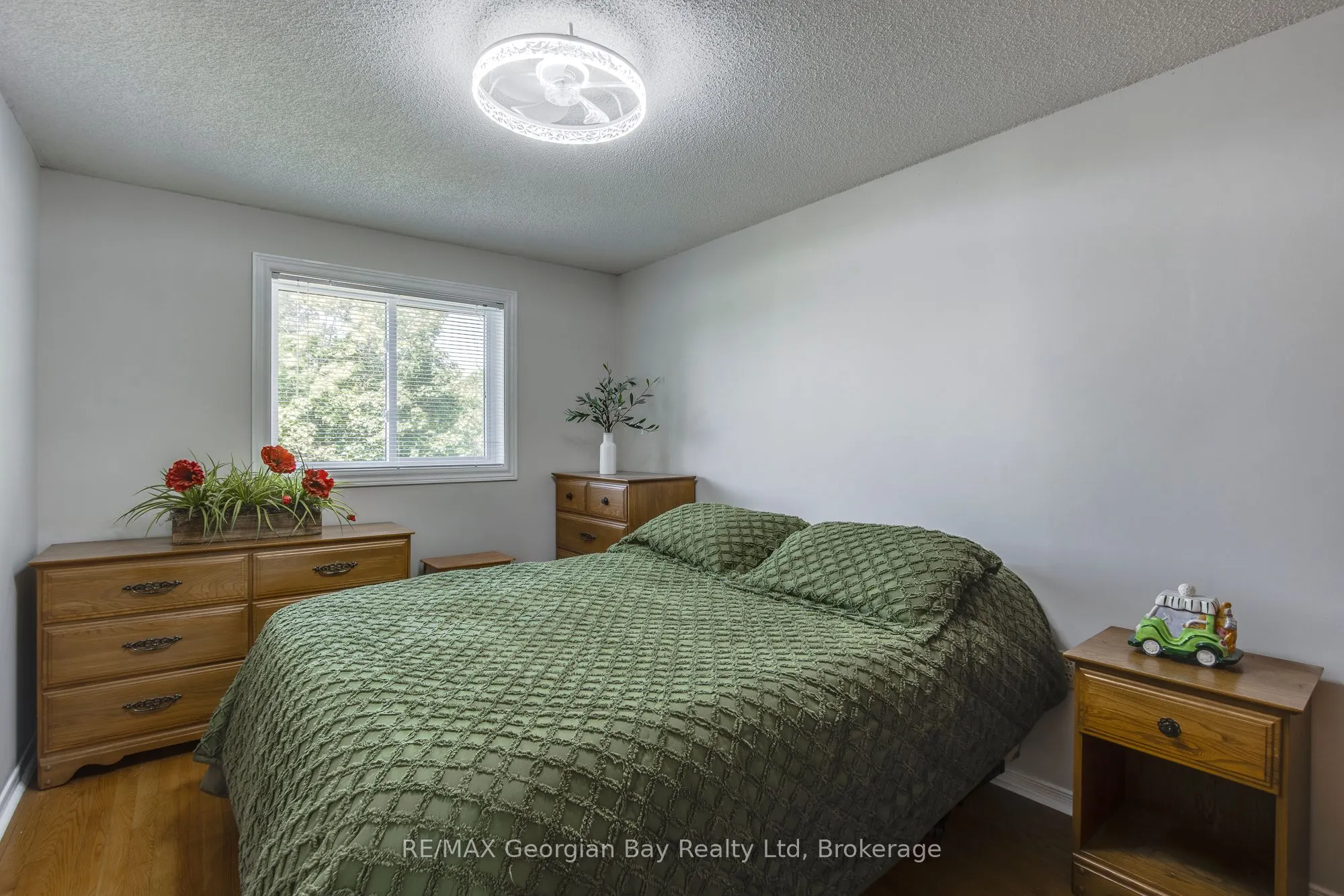 328 Rose Crescent