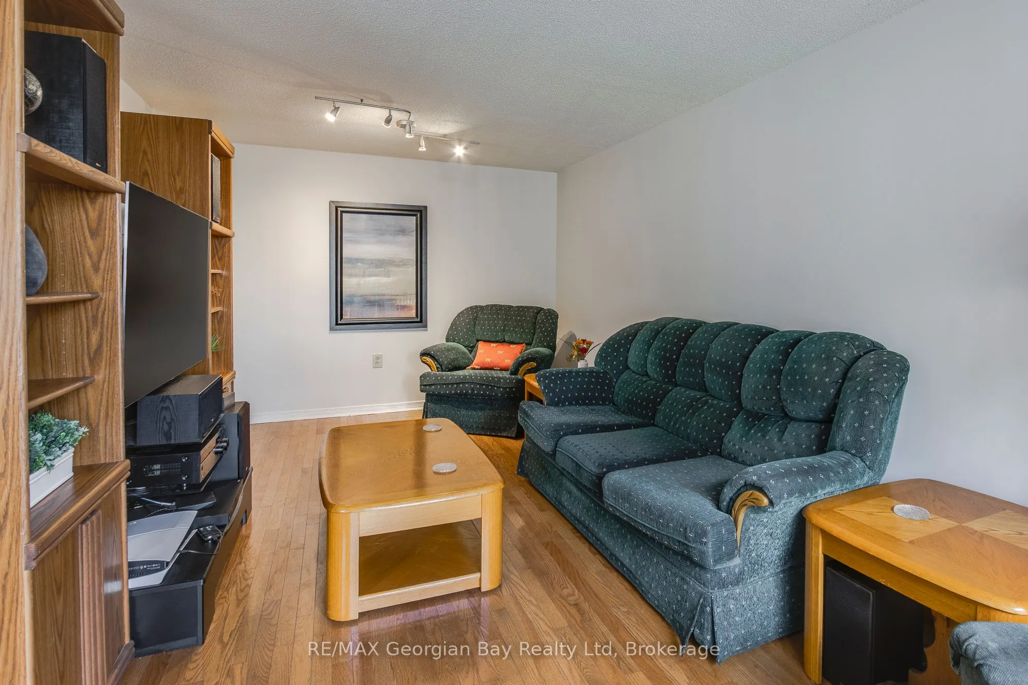 328 Rose Crescent
