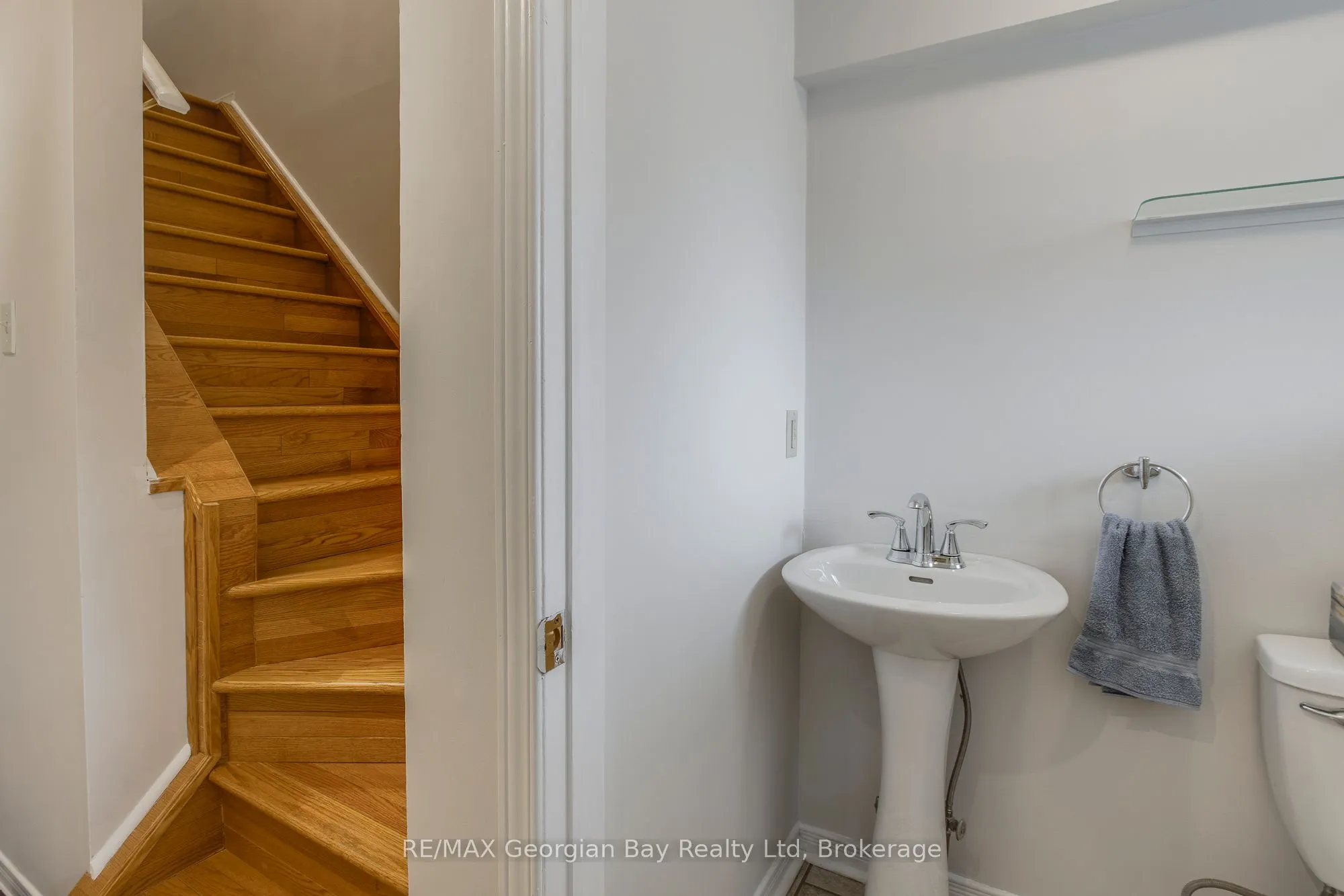 328 Rose Crescent