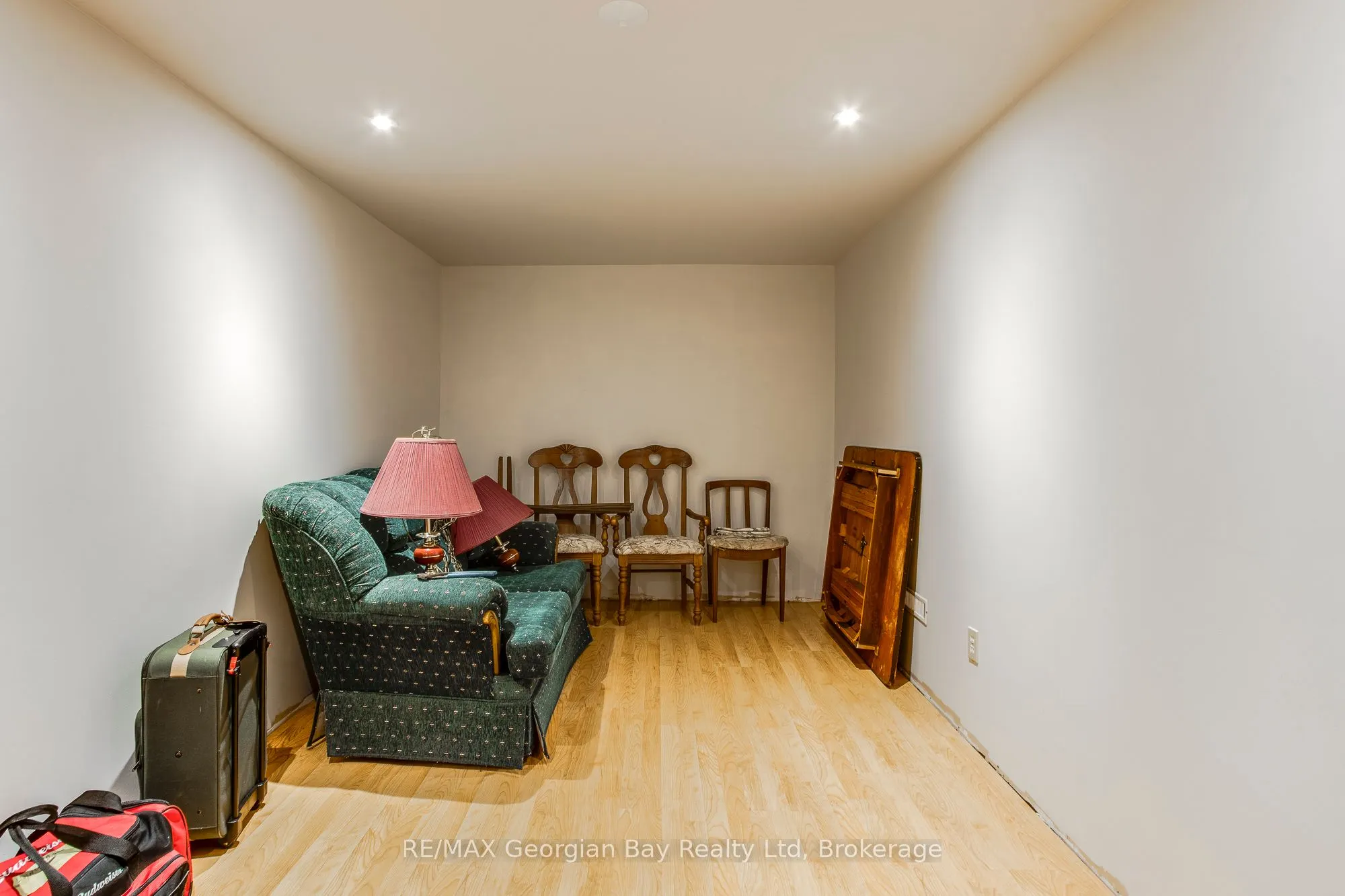 328 Rose Crescent