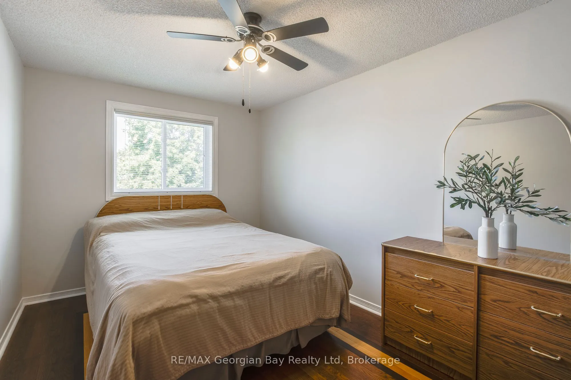 328 Rose Crescent