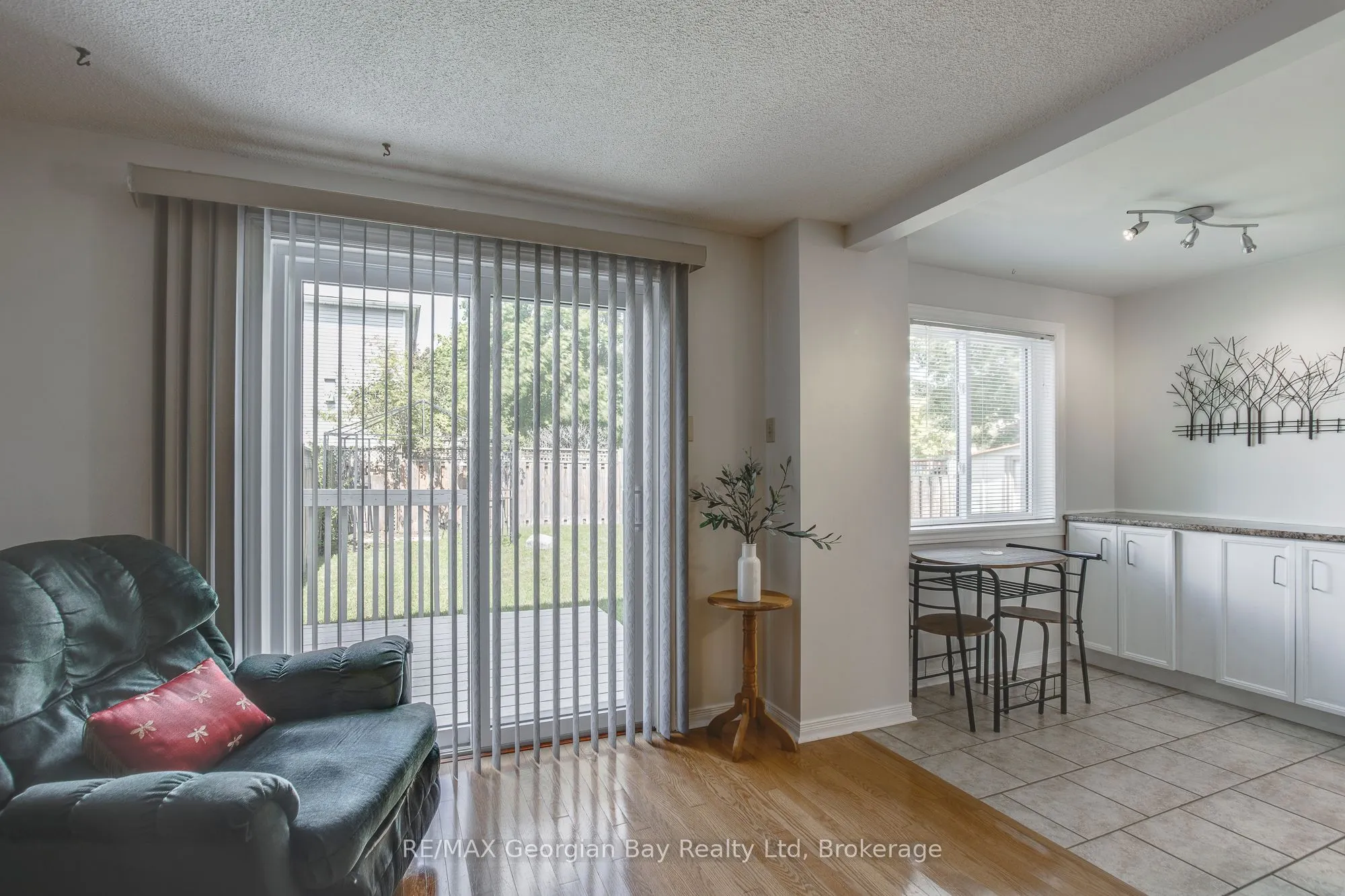328 Rose Crescent