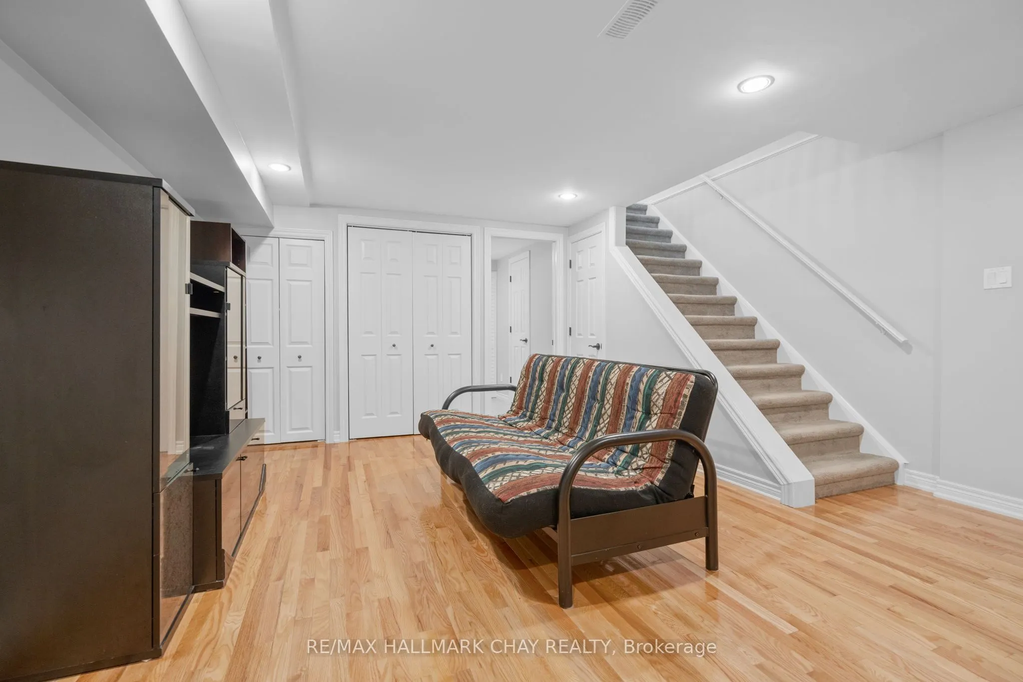 1 Olive Crescent, #4