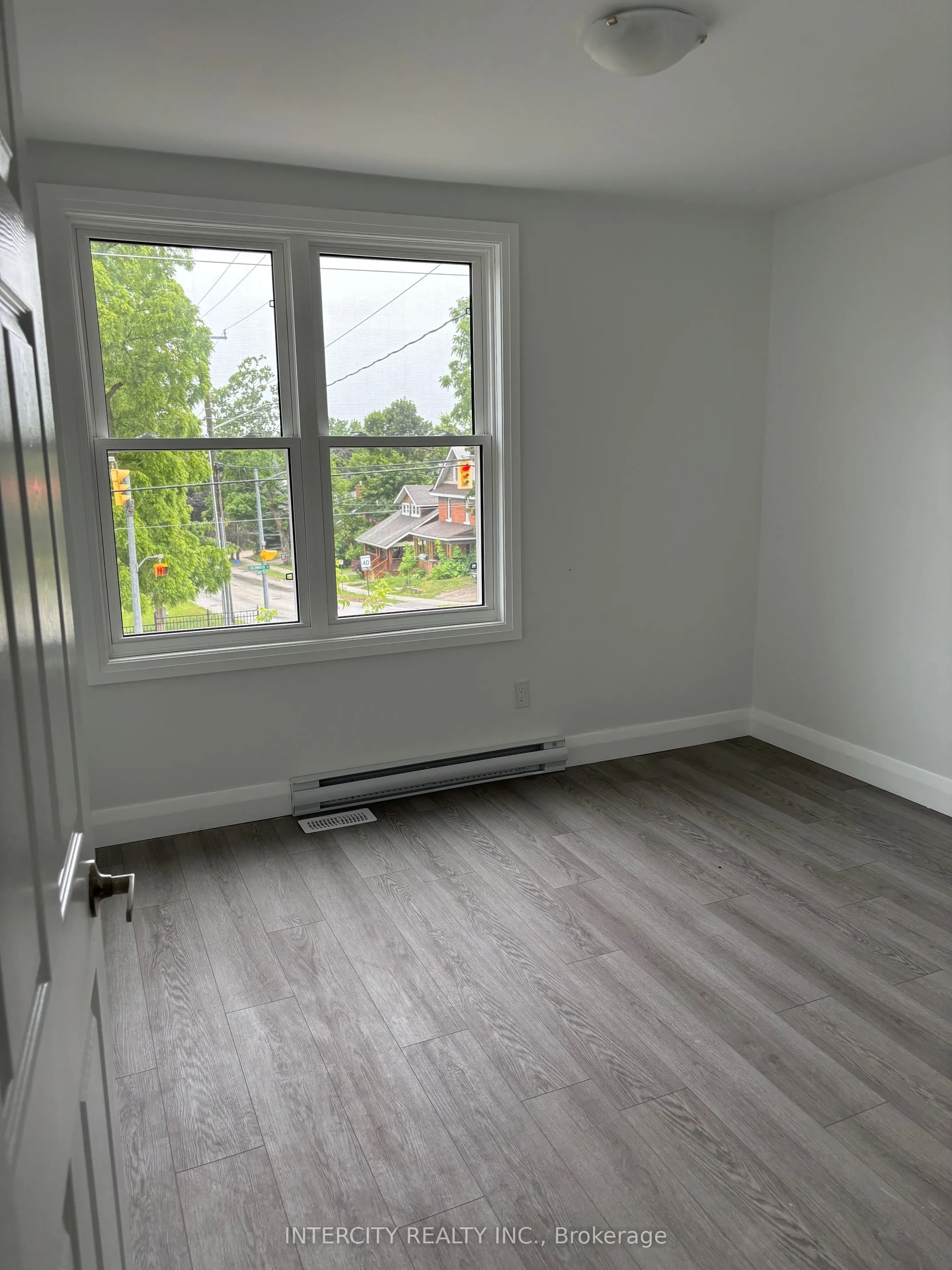 90 Coldwater Road W