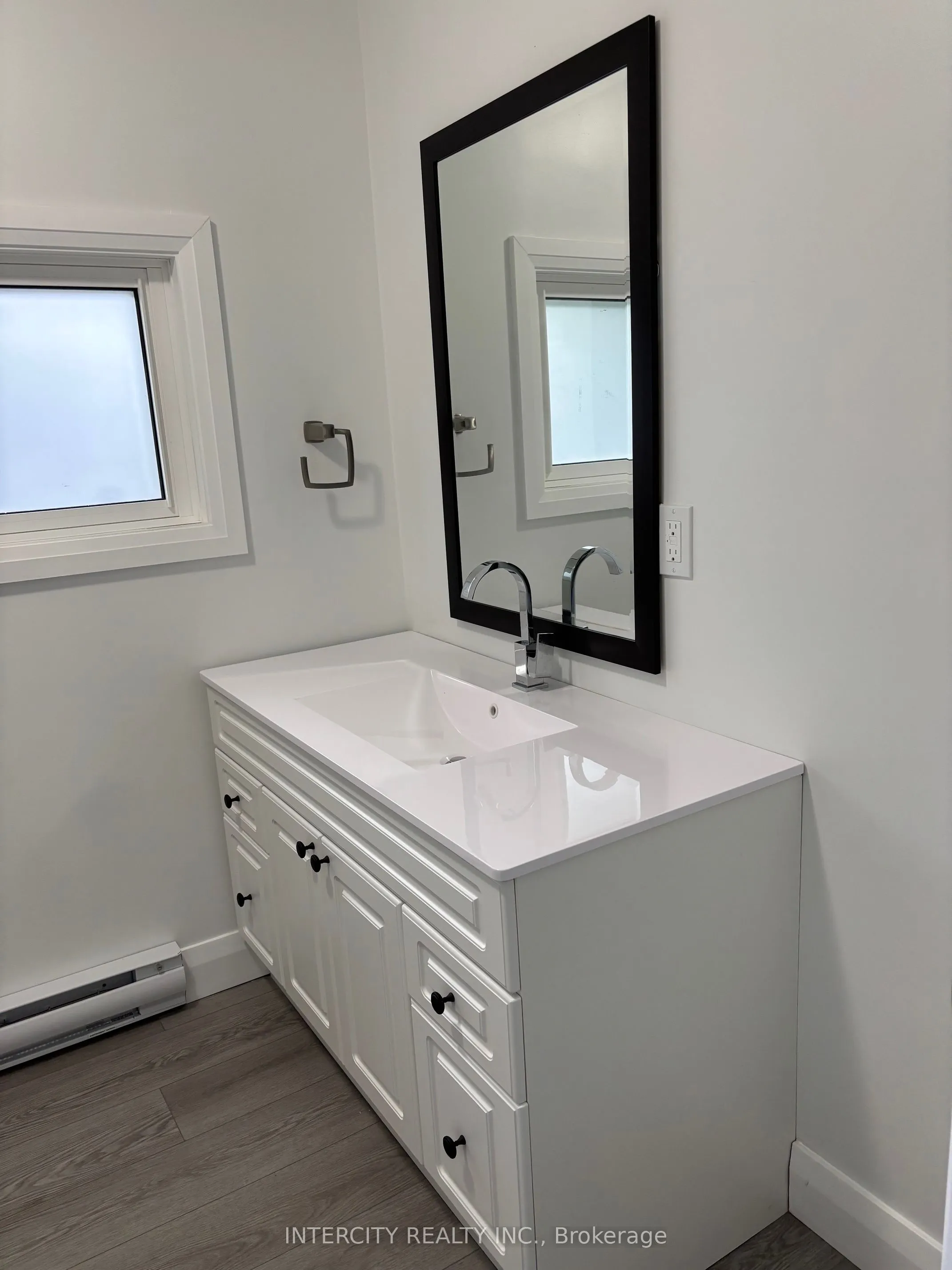 90 Coldwater Road W