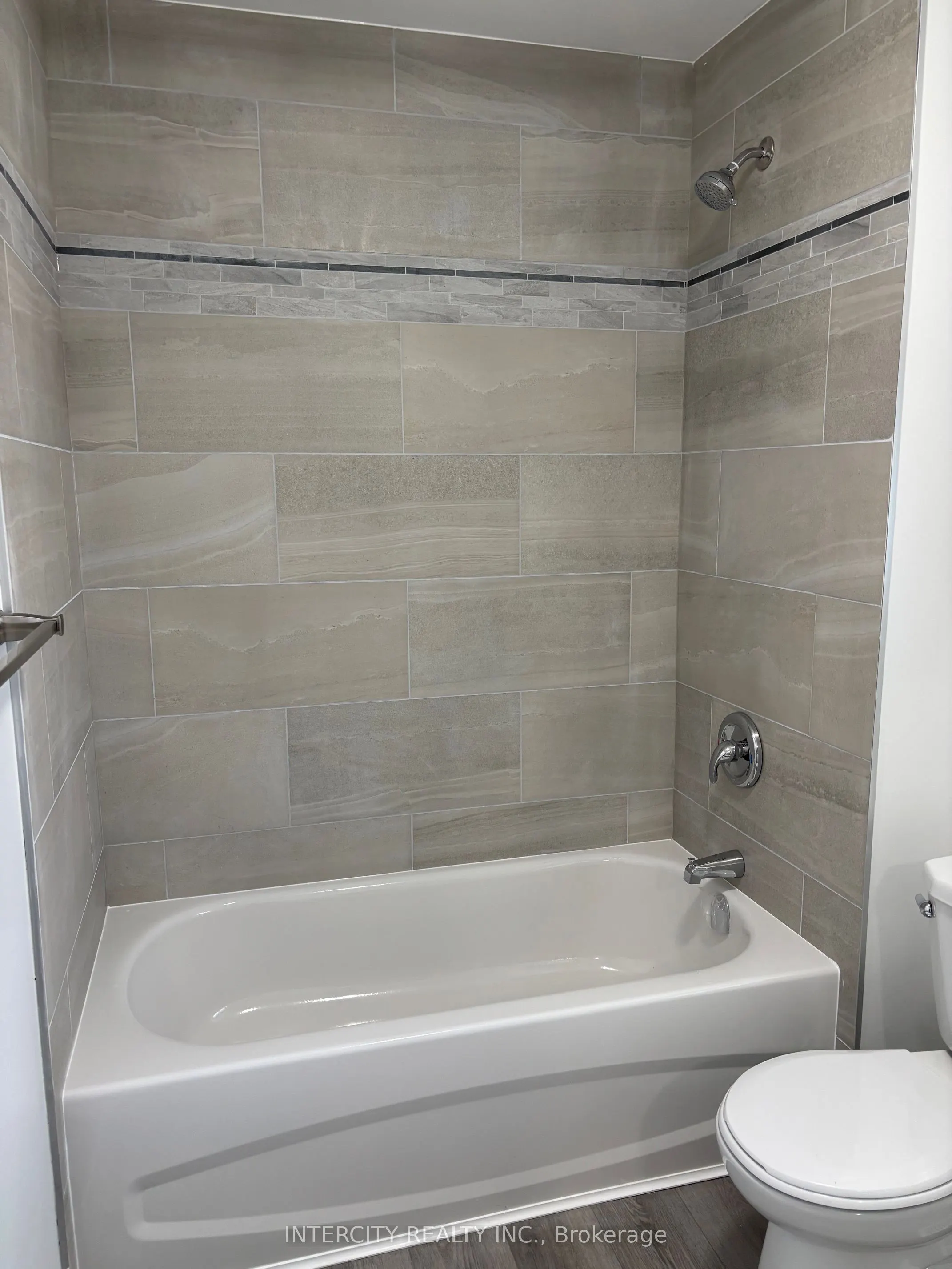 90 Coldwater Road W