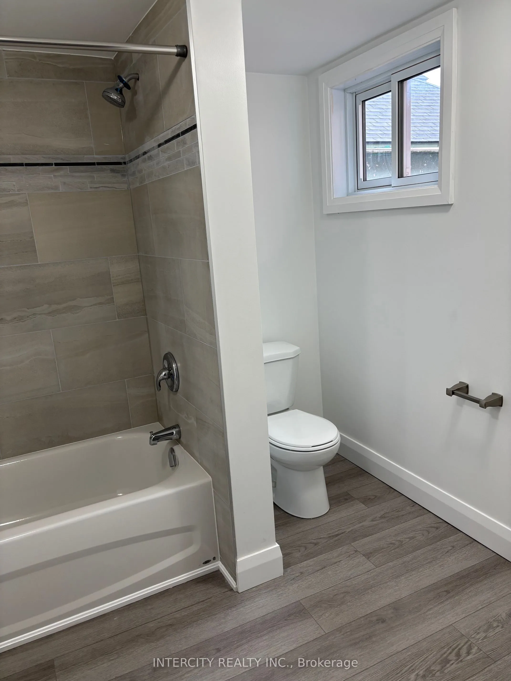 90 Coldwater Road W