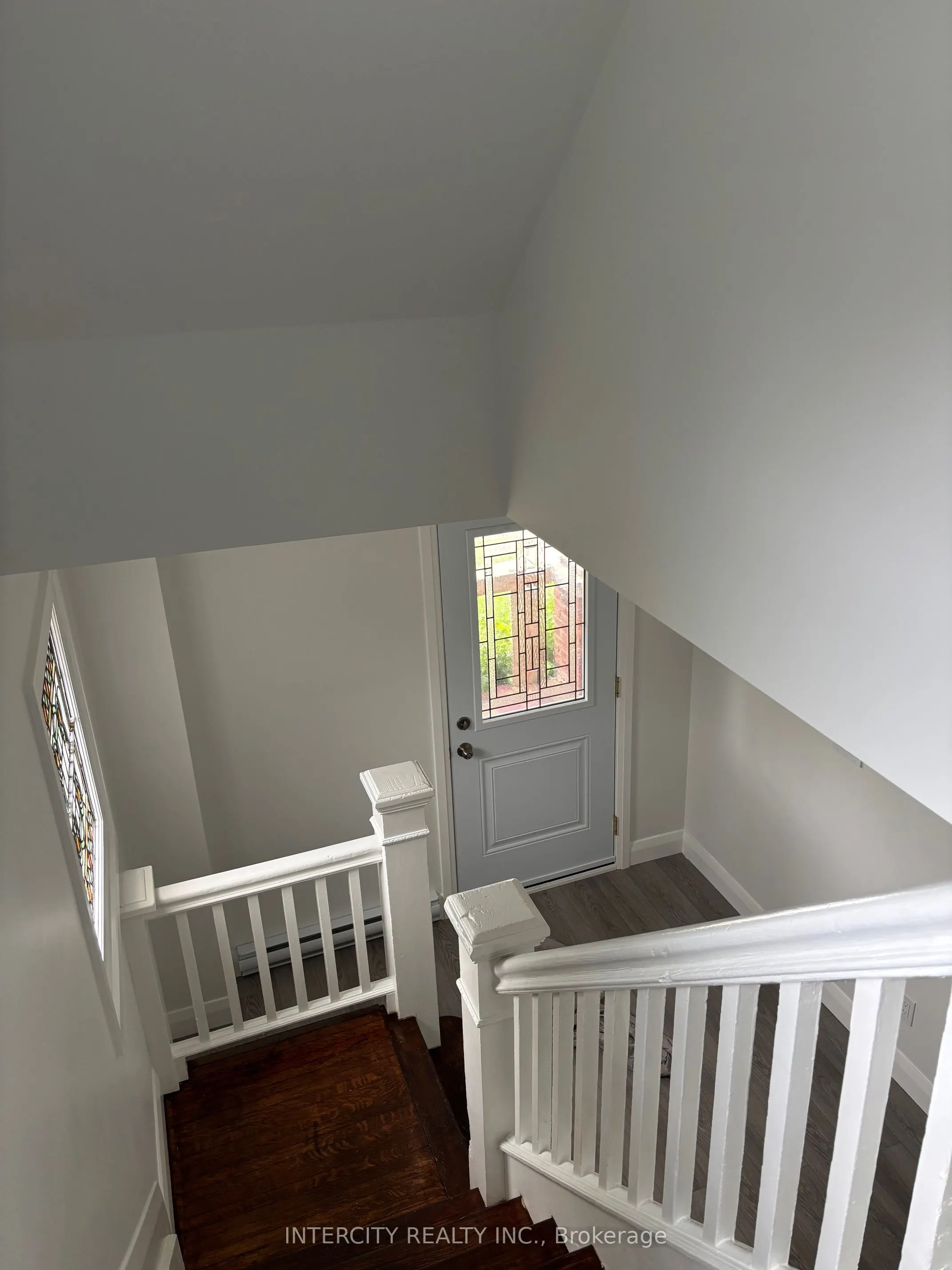 90 Coldwater Road W