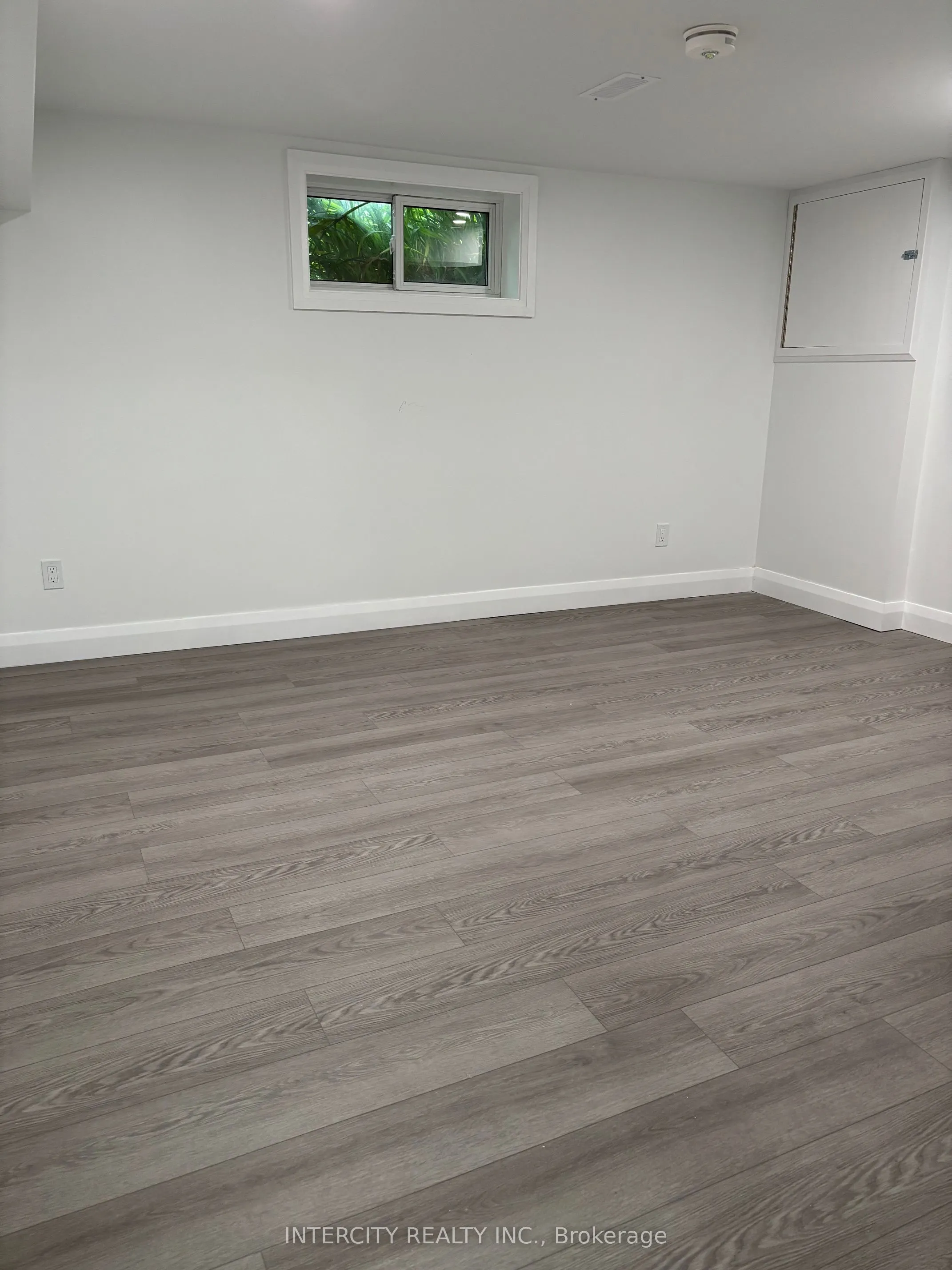 90 Coldwater Road W