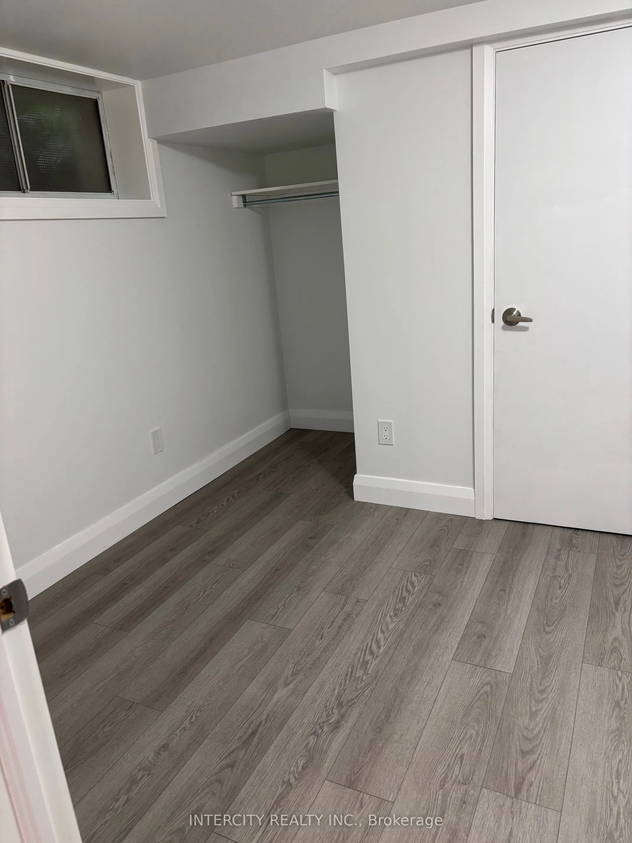 90 Coldwater Road W